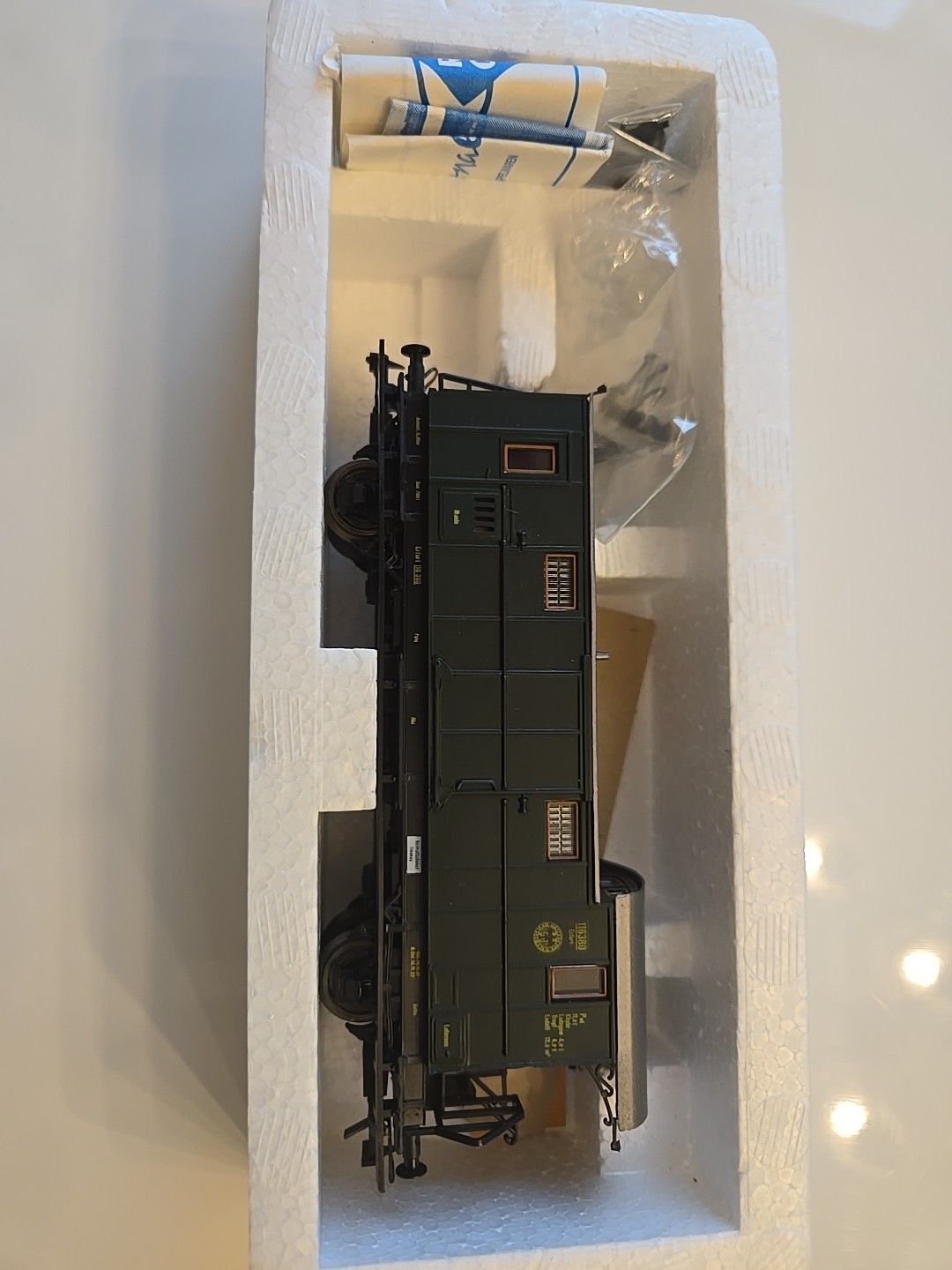 Roco Bundle; Baggage Car with Brakeman’s Platform (4205) & Passenger Car (4208)