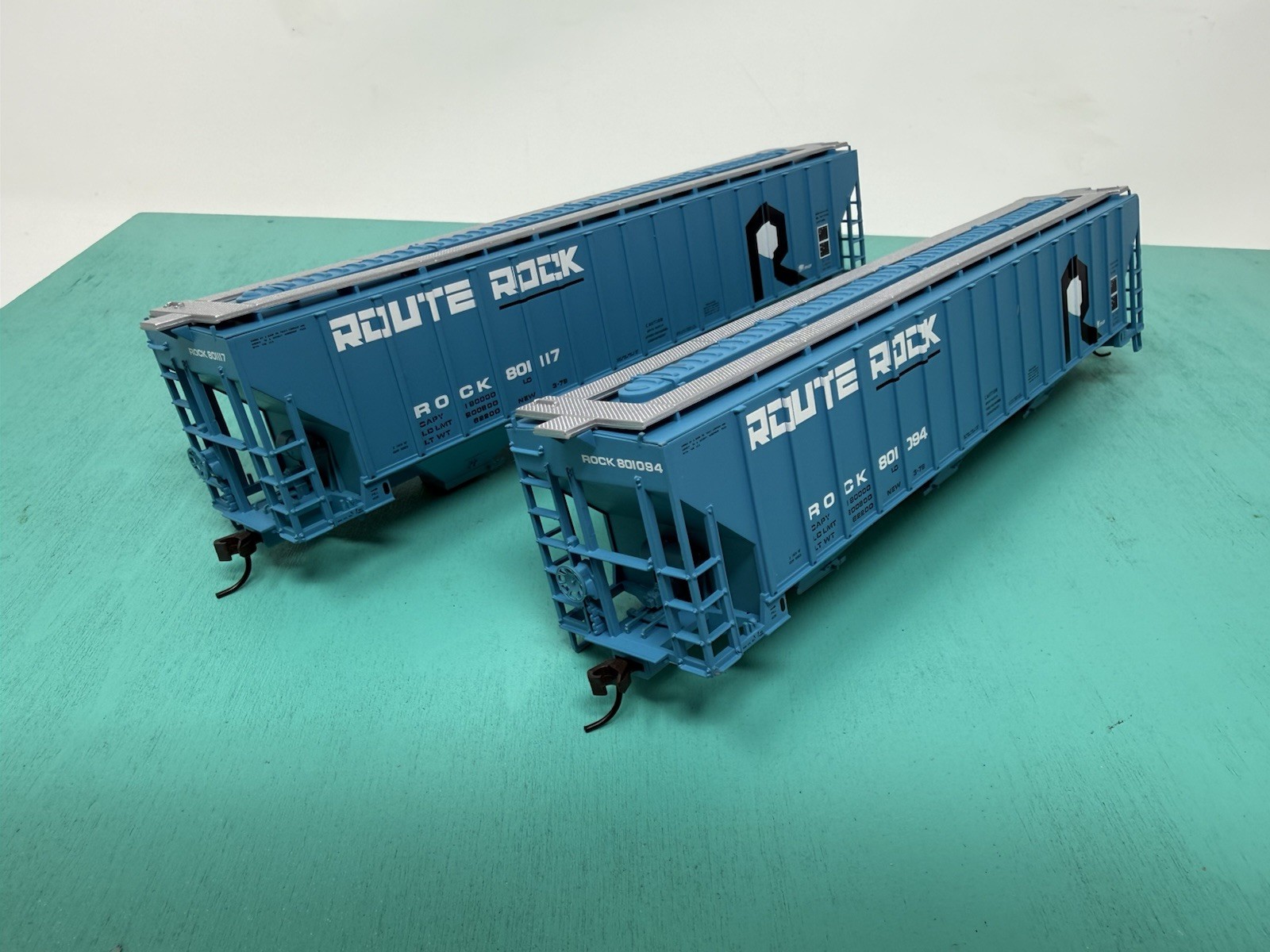 Atlas HO – 4750 Hopper – No Trucks No Package – Rock Island Set Missing Steps