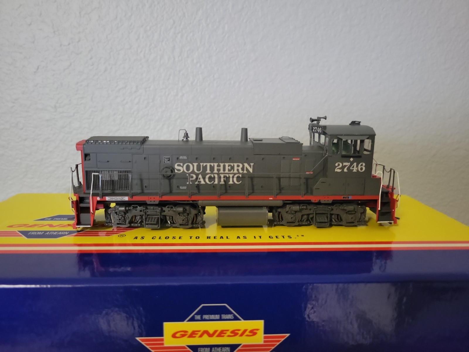 HO Scale Athearn Genesis Southern Pacific MP15AC #2746 DCC Ready