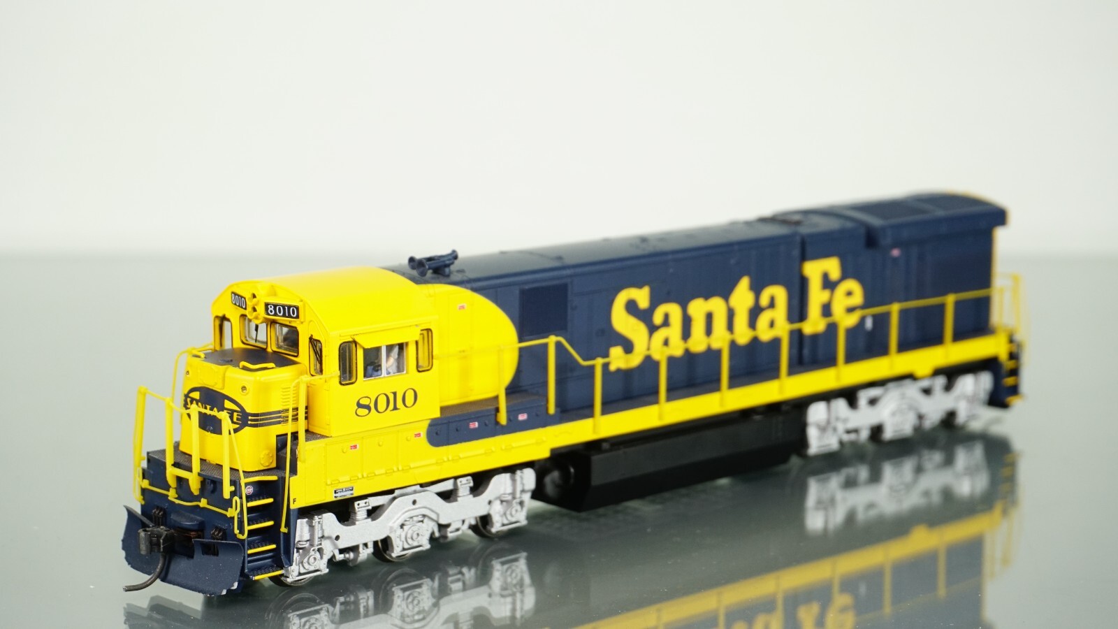 Broadway Limited C30-7 Santa Fe ATSF 8010 DCC w/Sound HO scale