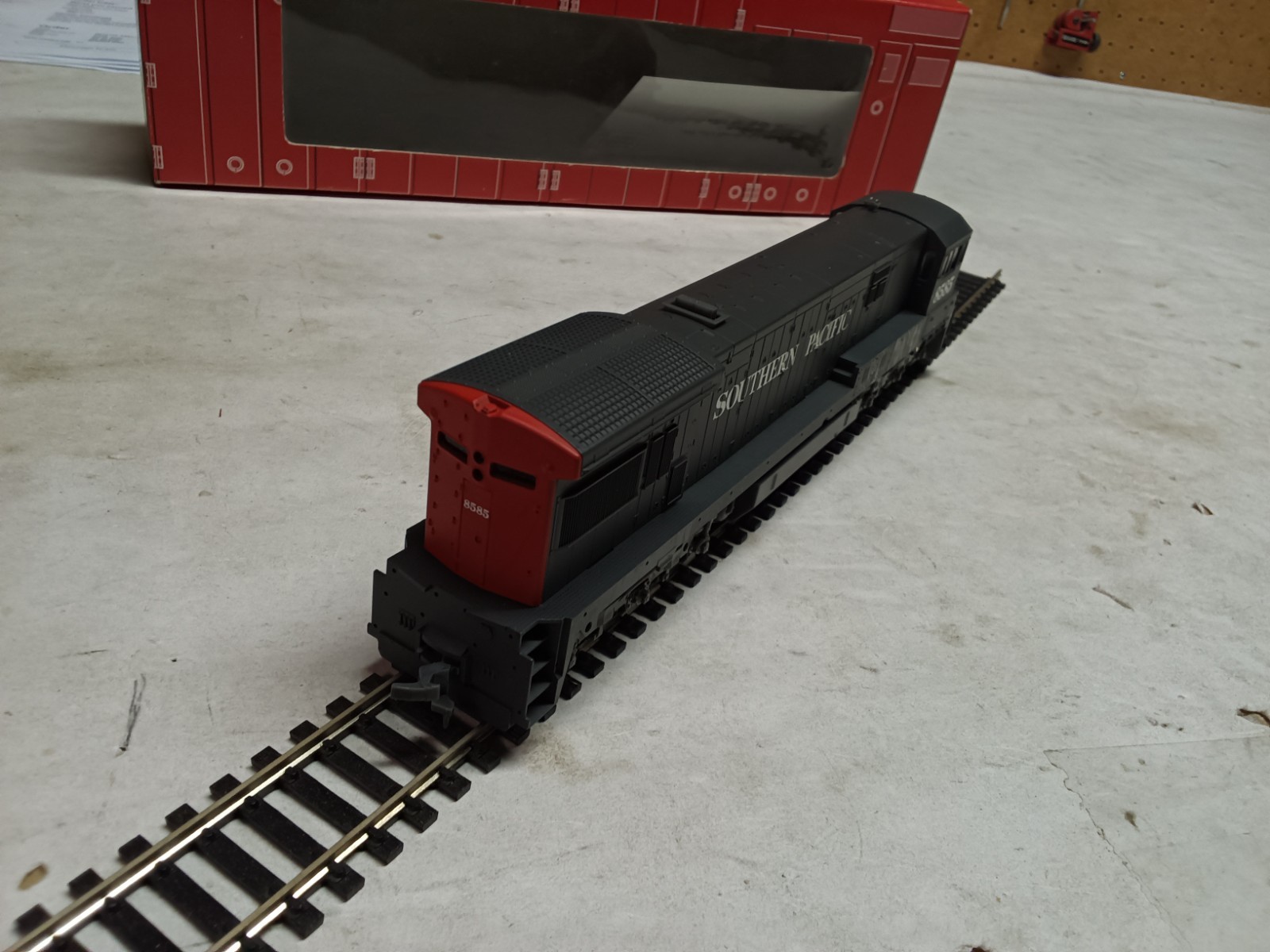 C-8 Atlas DC HO scale U33C SP #8526 road #8585 NOS diesel engine locomotive #27
