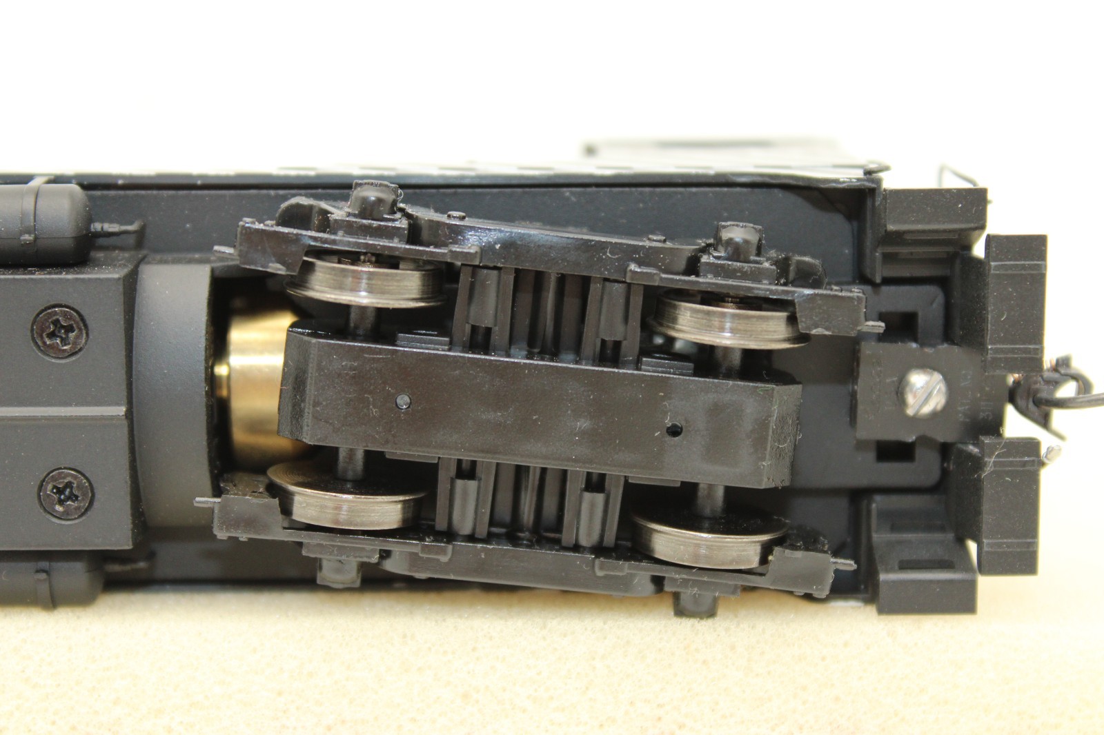Stewart HO ATSF Santa Fe Baldwin VO1000 Diesel Locomotive #2214 DCC Ready LED