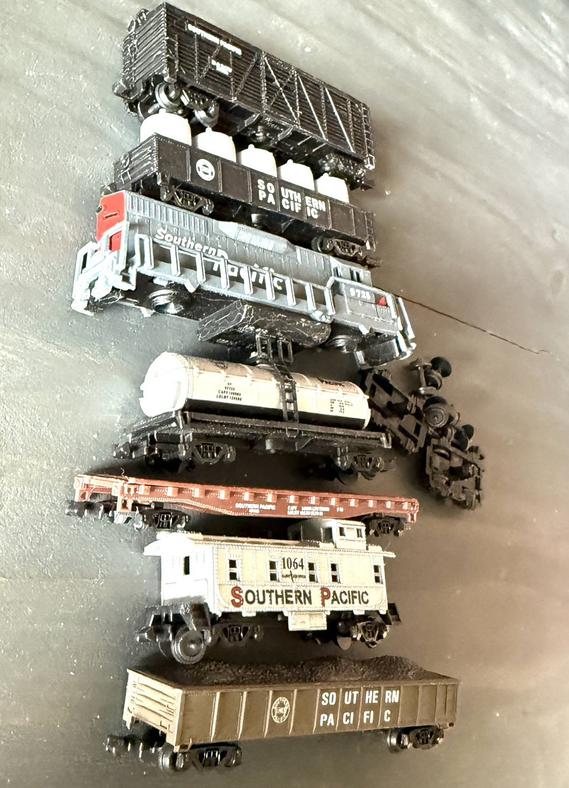 SOUTHERN PACIFIC LOCOMOTIVE ENGINES Cars Lot High Speed Toy Train & Parts