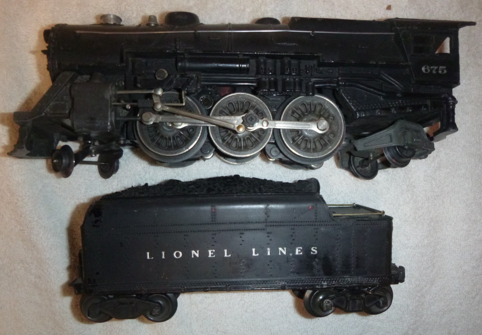 Lionel 1947 675 engine with Baldwin disk wheels and 2466wx tender – serviced