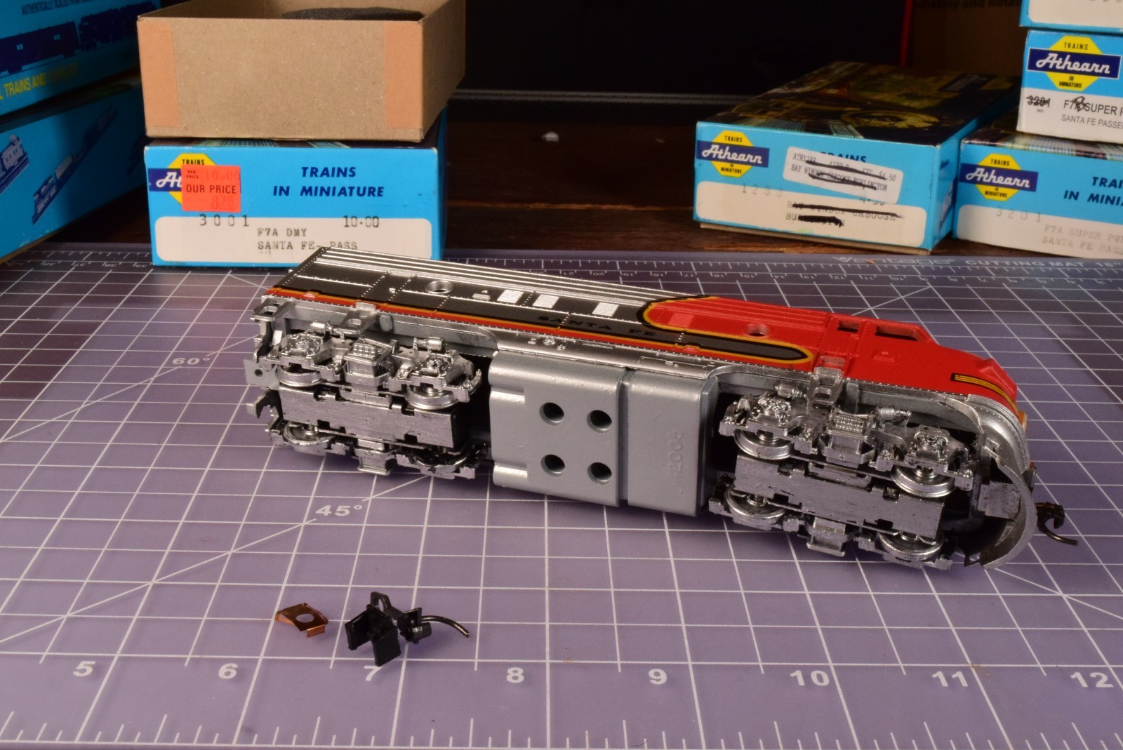 near TrkRdy 16.9 oz Good Working Condition Athearn F7A Super Power Santa Fe 2nd1