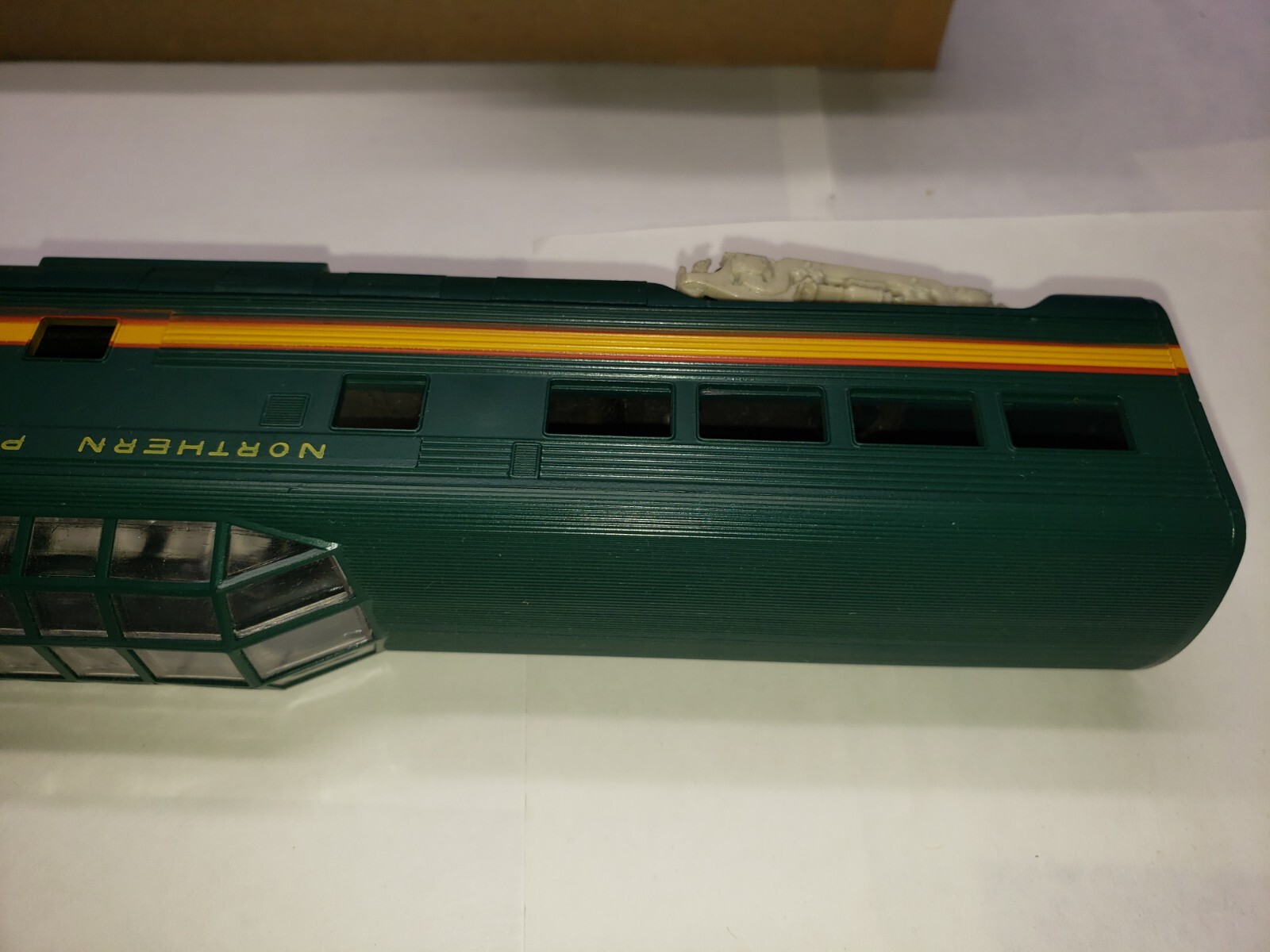 N P RAILWAY EXPRESS SL Vista Dome CAR 500 Athearn HO Northern Pacific With Box