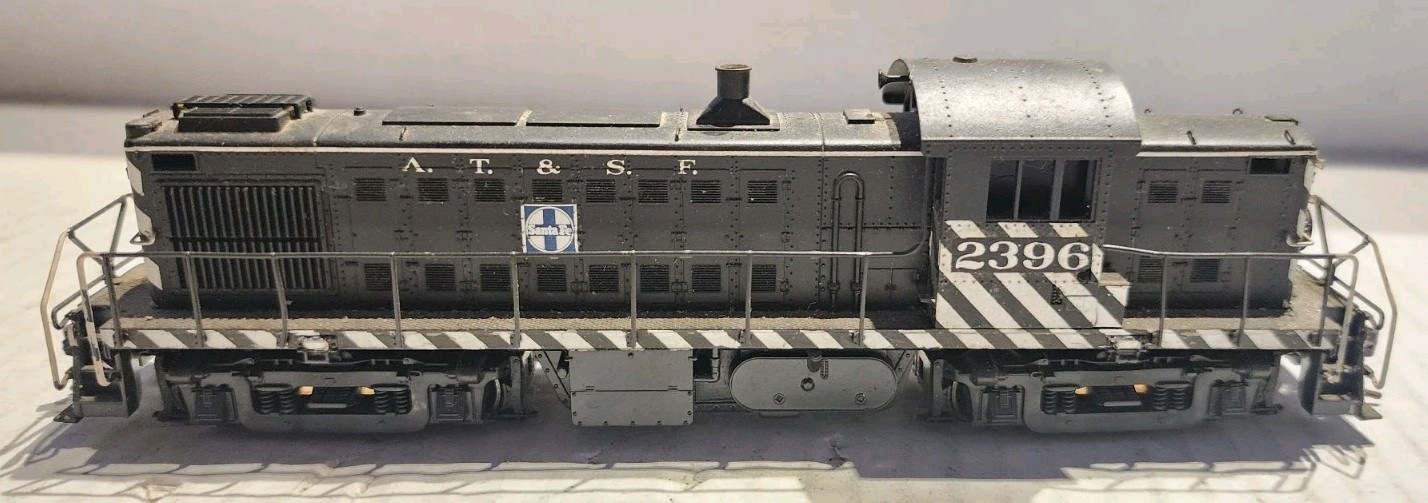 Kato HO Scale RS-1 Diesel Engine AT&SF #2396