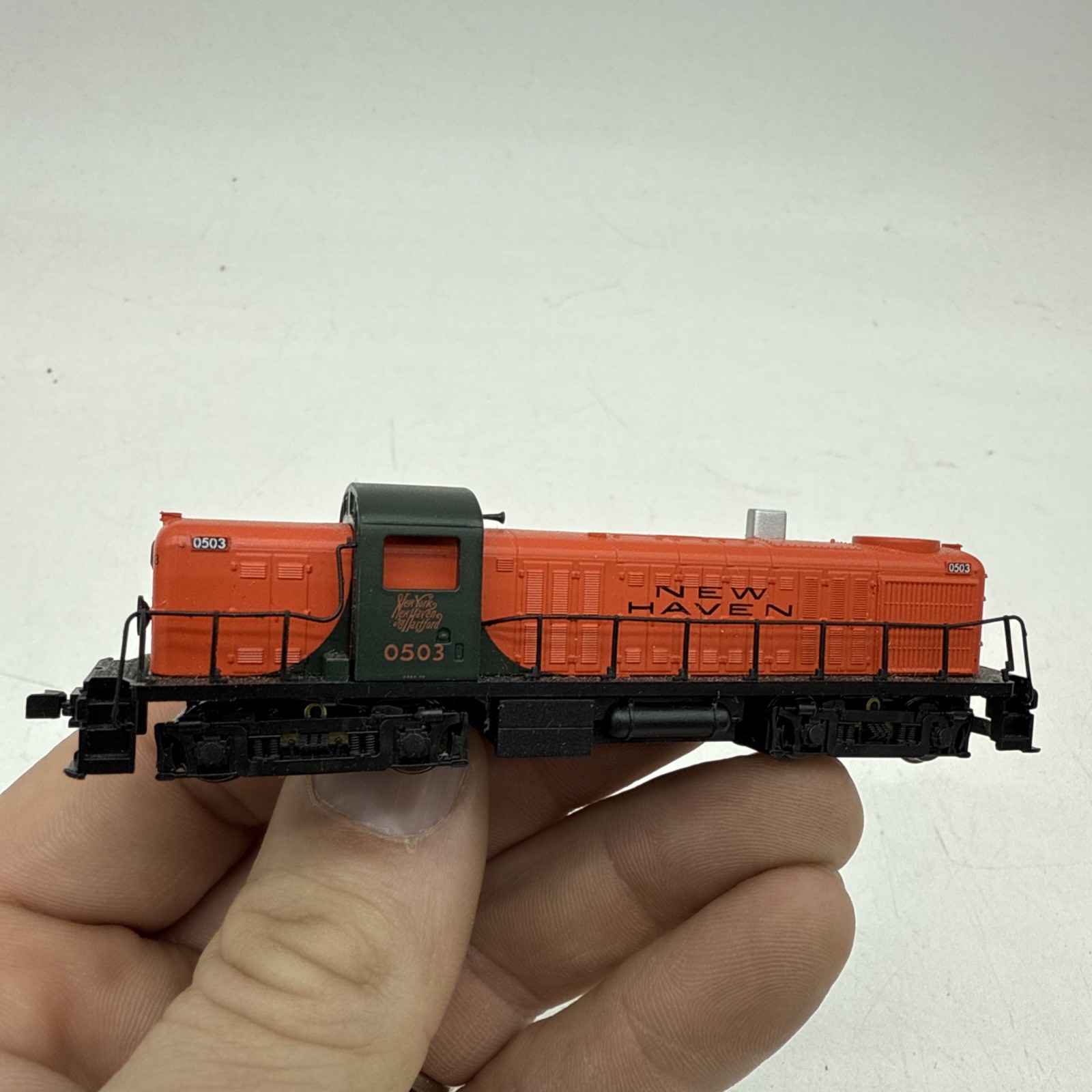 NEW HAVEN N Scale Engine Working #0503 New Haven Green Orange Train