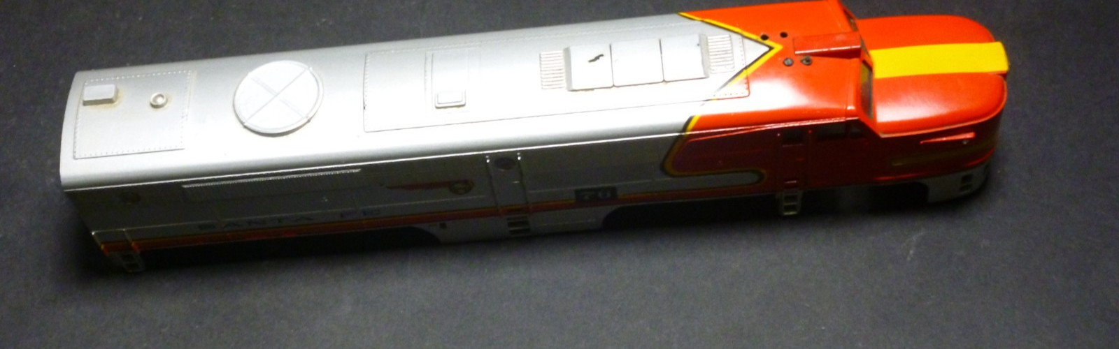 Ho Athearn Diesel locomotive Alco PA shell Santa fe
