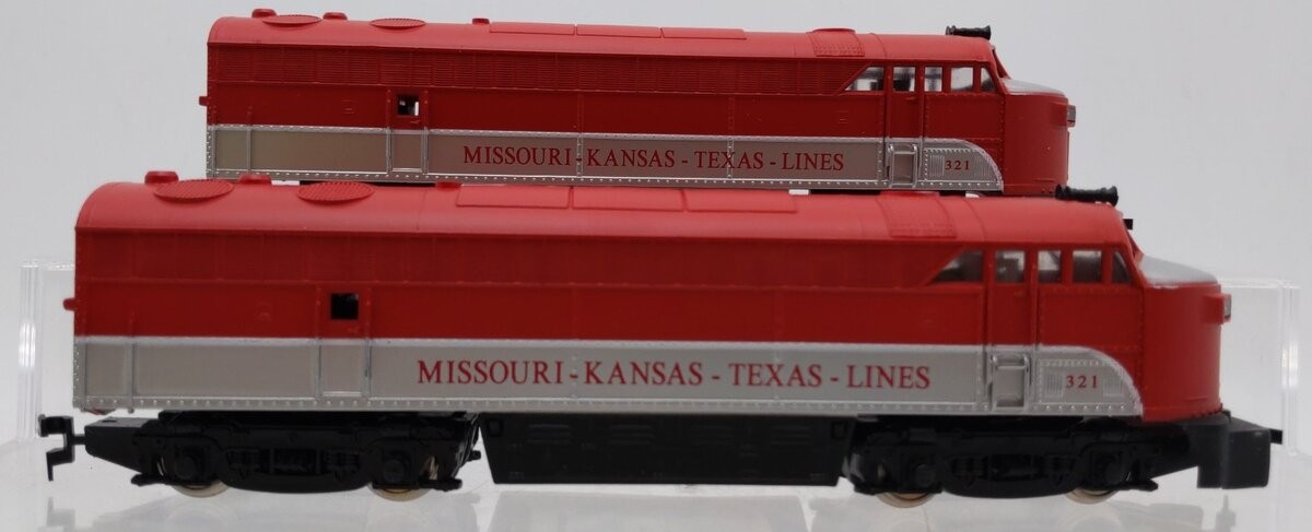 IHC M393/M593 HO Missouri Kansas & Texas FM Powered/Dummy Diesel Locomotive #321