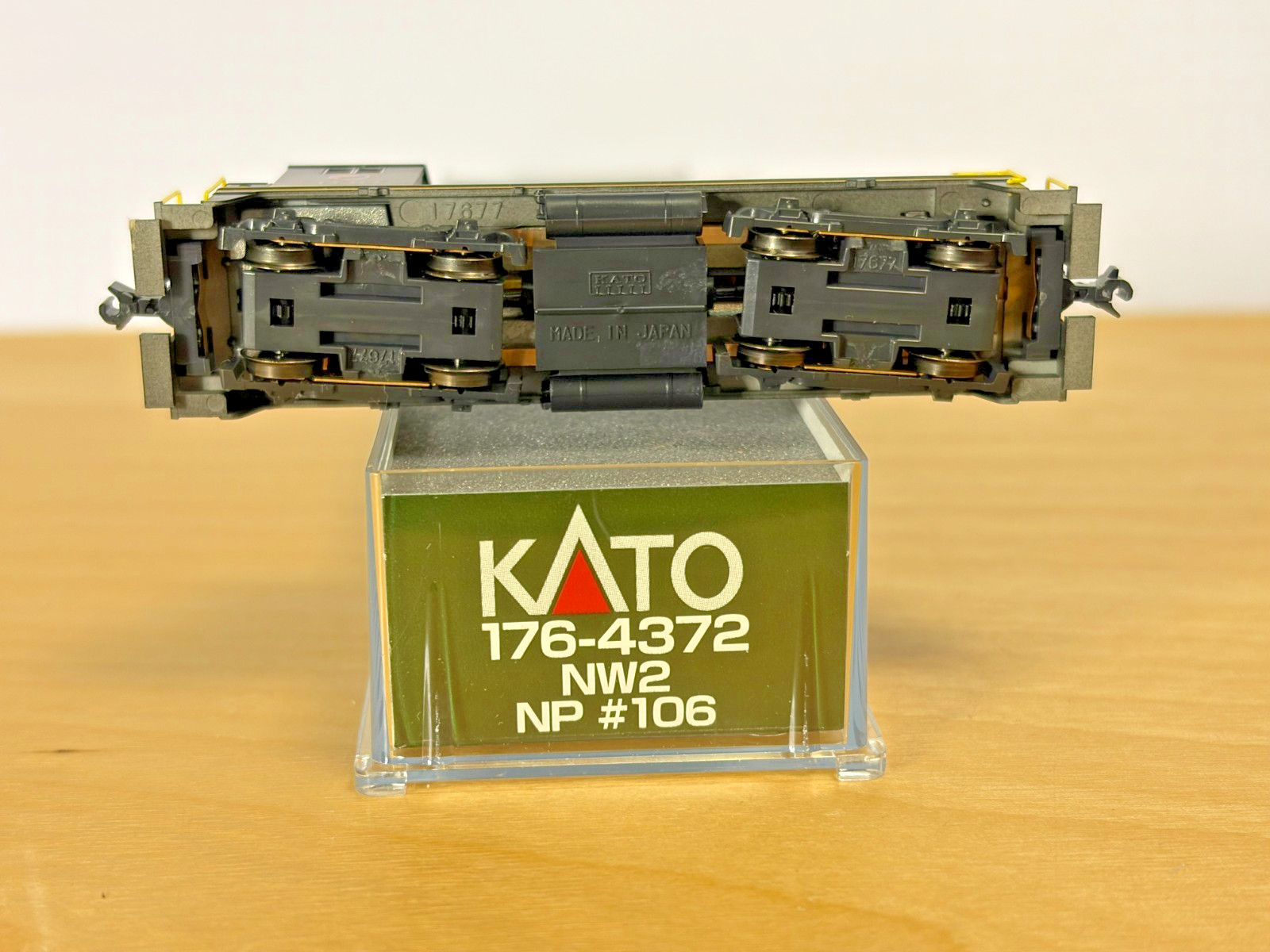 N Scale Kato EMD NW2 Northern Pacific #106 176-4372