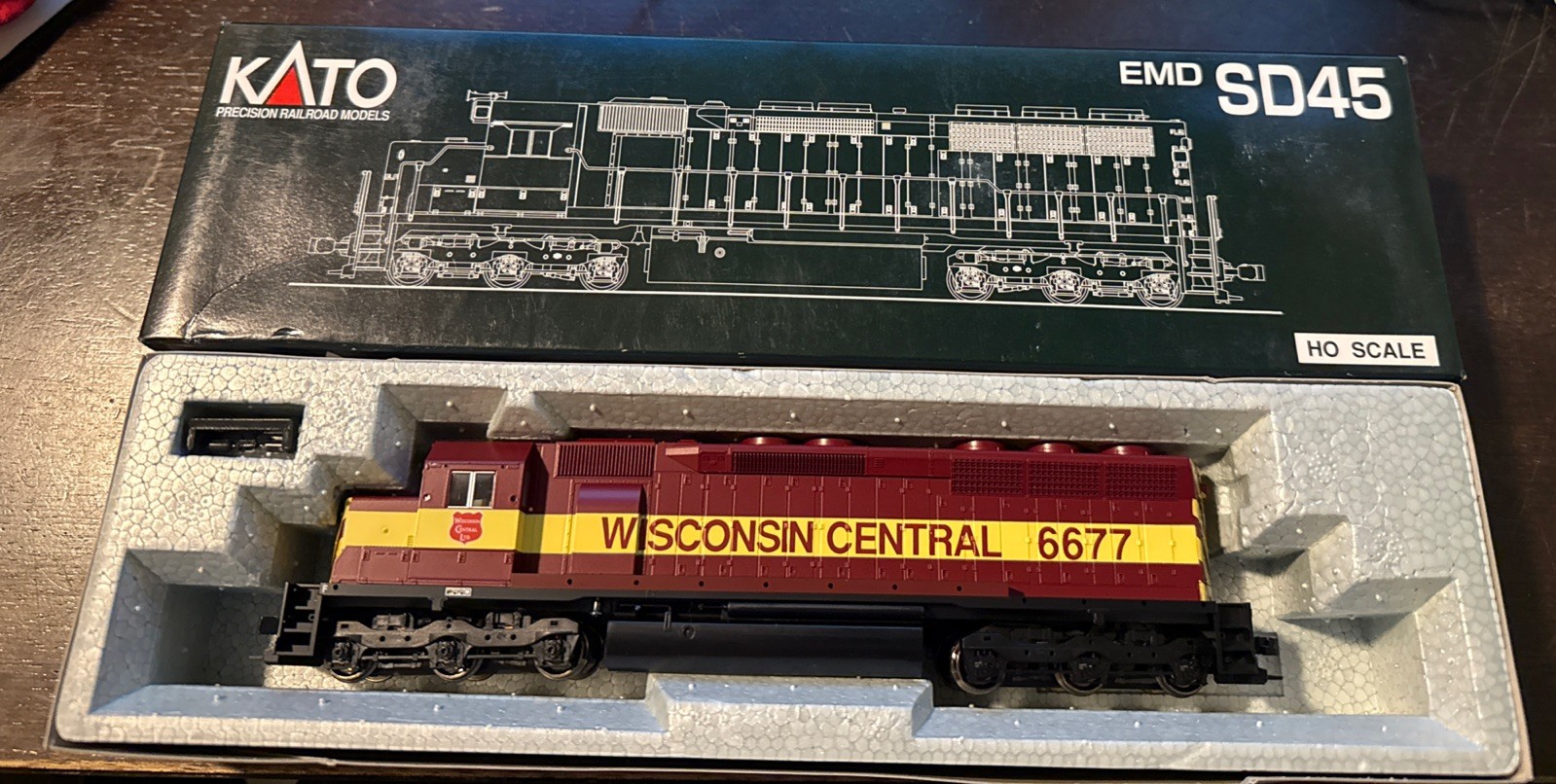 Kato Precision Railroad Models 37-1744 Wisconsin Central Locomotive HO 6677