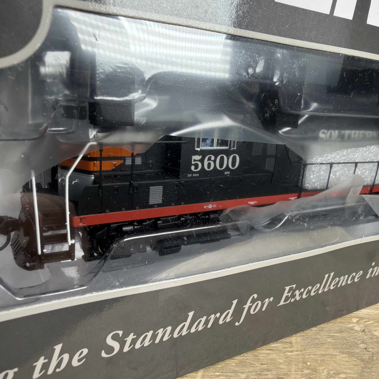 Walthers Proto EMD GP9 Locomotive Southern Pacific #5600 920-40880 HO w/ESU DCC