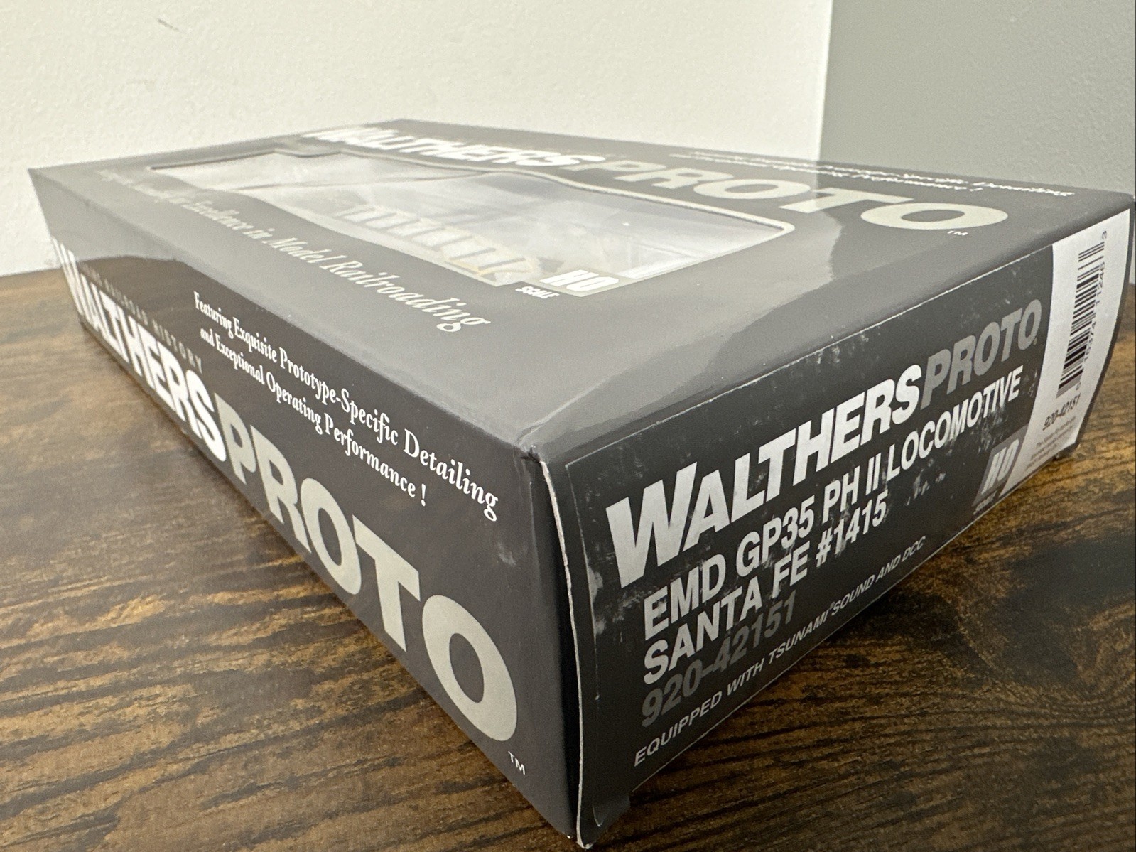 Walthers Proto HO Scale #920-42151 EMD GP35 PHII ATSF/Santa Fe #1415 w/DCC CC