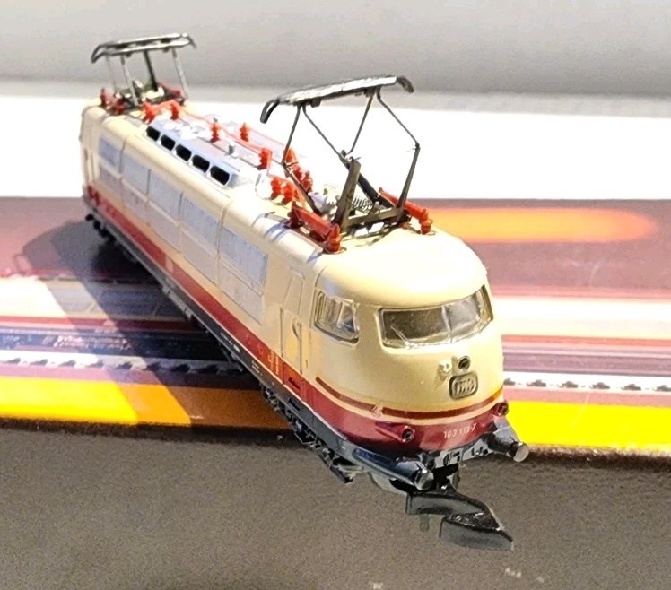 Märklin Z 8854 electric locomotive BR 103 113-7 DB
