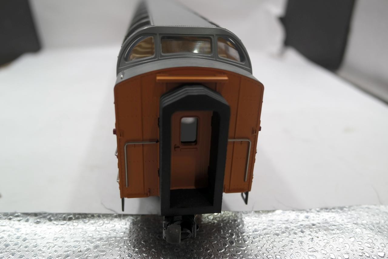 Milwaukee Road O Scale Premier 70′ Streamlined Full Length Vista Dome Passenger