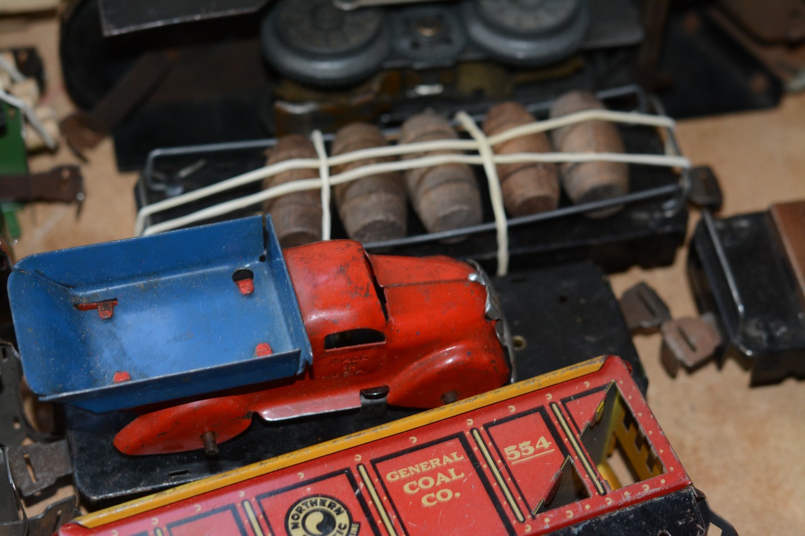 Railroad Model Trains. Lot of Vintage Pre-war Train Equipment