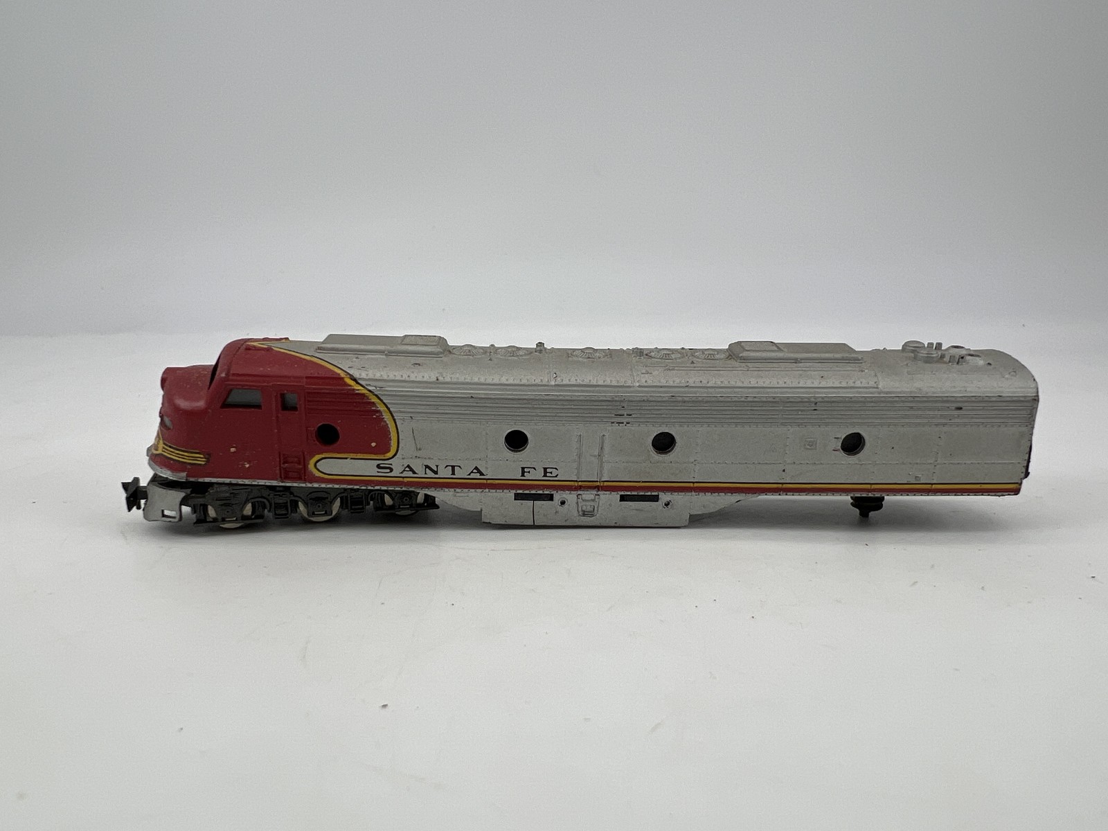 Atlas N Scale Santa Fe F9 Diesel Locomotive Untested Red/Silver Fair