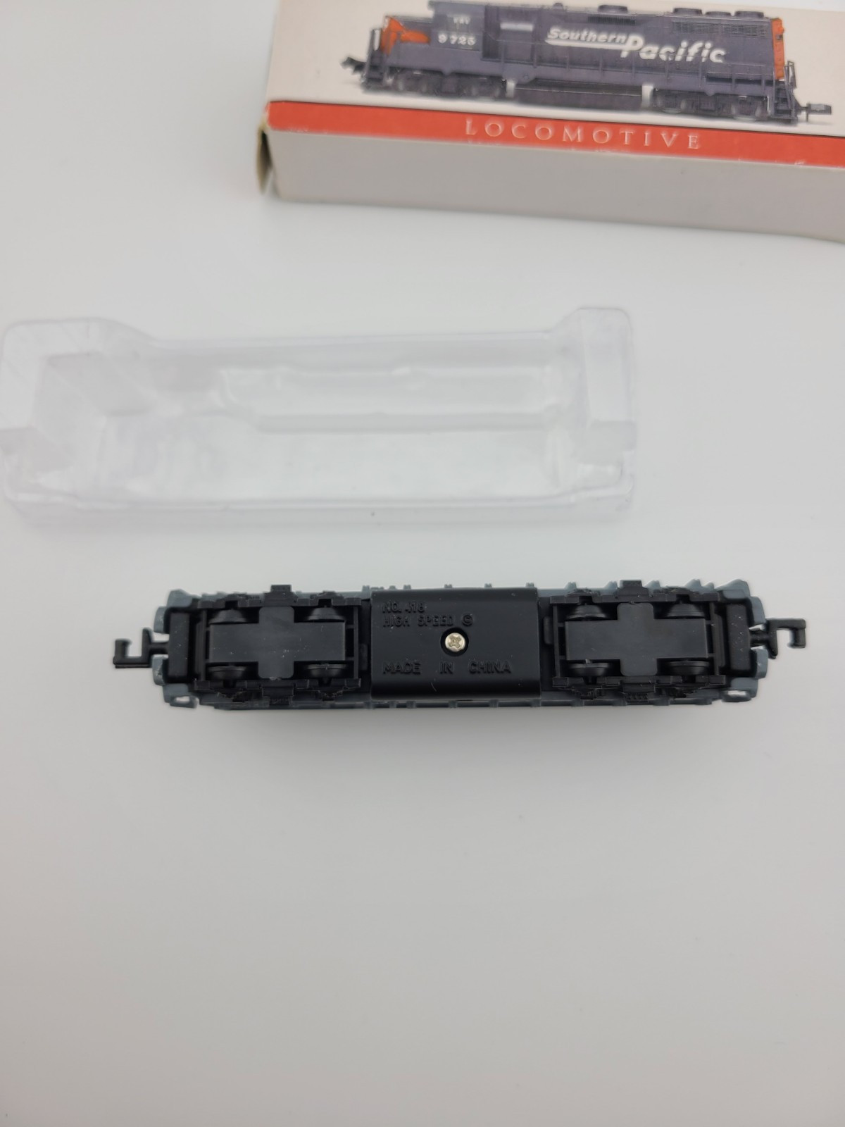 Southern Pacific Locomotive # 9725 Model Train No 418 High Speed N Scale w Box