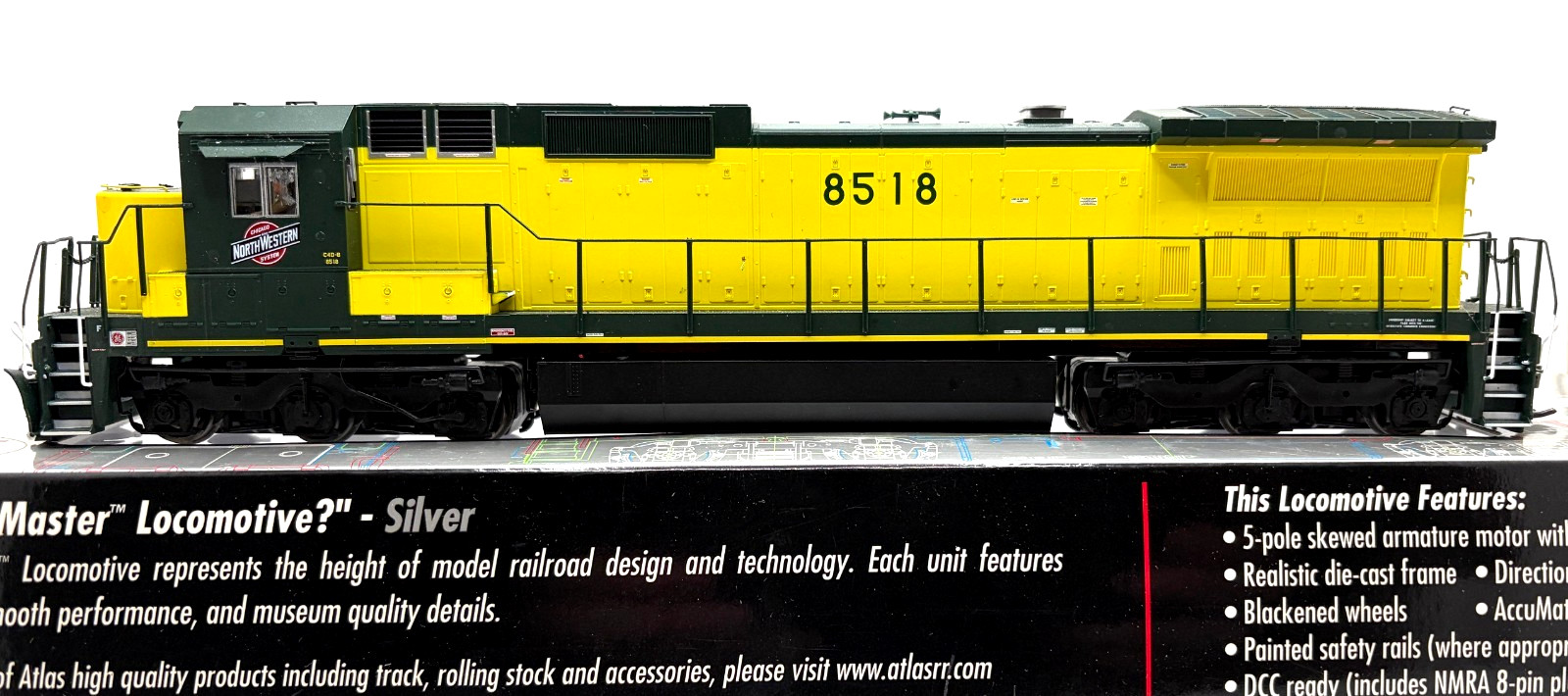 HO ATLAS 7606 MASTER SILVER DASH 8-40C CHICAGO & NORTH WESTERN CNW 851 DCC READY