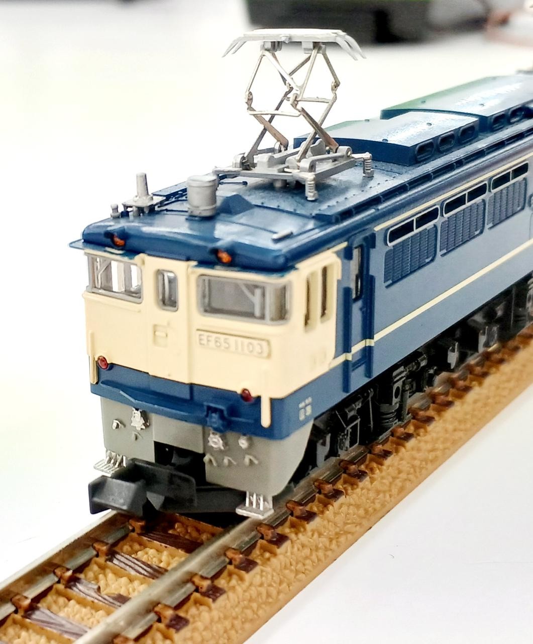 KATO 3061-1 (Lead Car) EF65 1000 Late el + Passenger Car Set