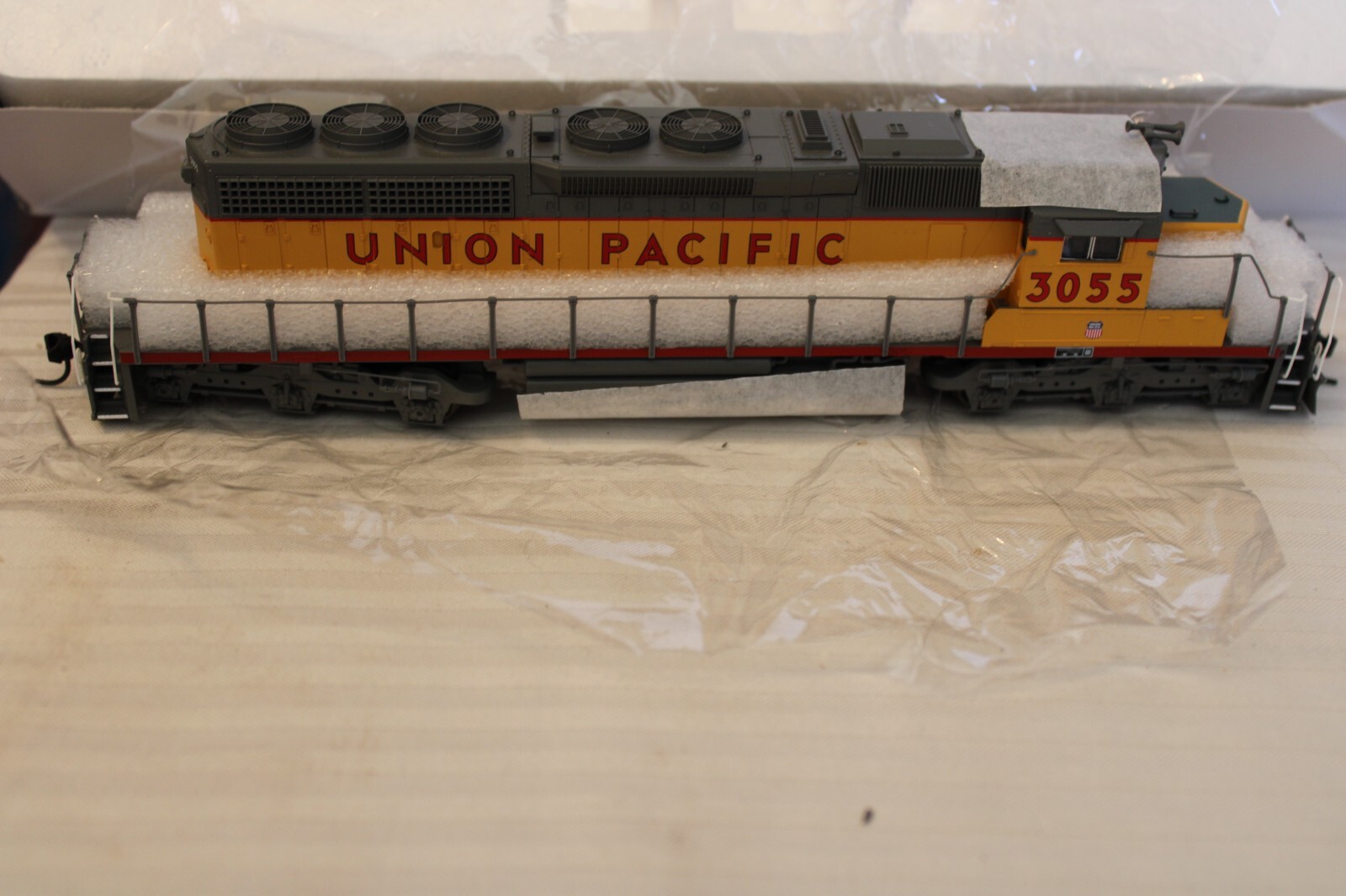 HO Scale BLI, EMD SD40-2 Diesel Locomotive, Union Pacific, Yellow #3055 Sound