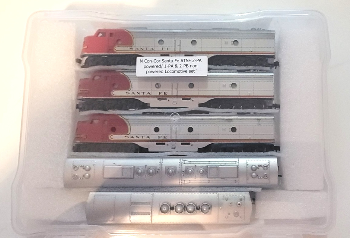 N Con-Cor Santa Fe ATSF 2-E8 powered/ 1-F7B & 2-E8 non powered Locomotive set