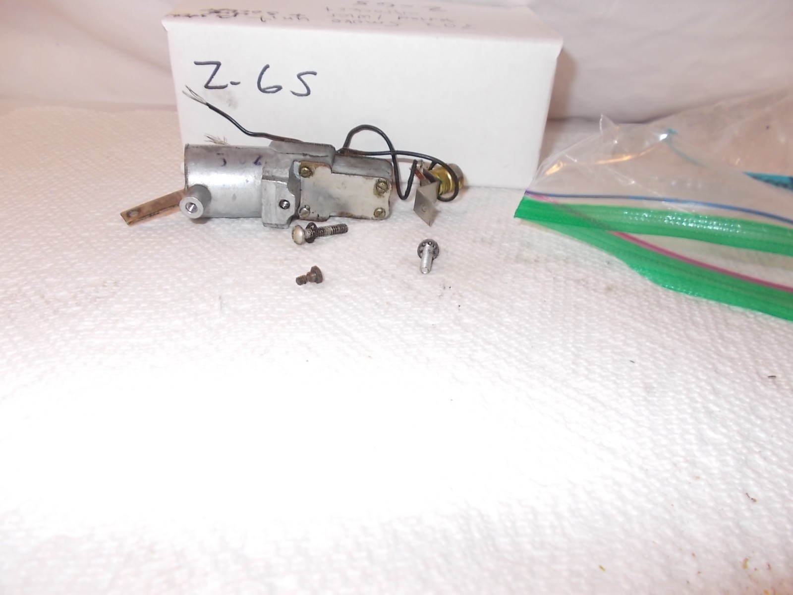 AMERICAN FLYER SMOKE UNIT, PISTON & LIGHT SOCKET FITS MANY WORKS GREAT LOT #Z-65