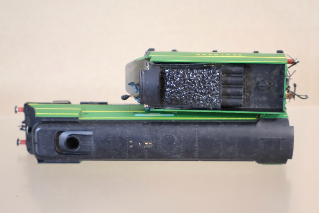HORNBY R320 KIT BUILT SOUTHERN 4-6-2 BATTLE of BRITAIN LOCO 21C165 HURRICANE op