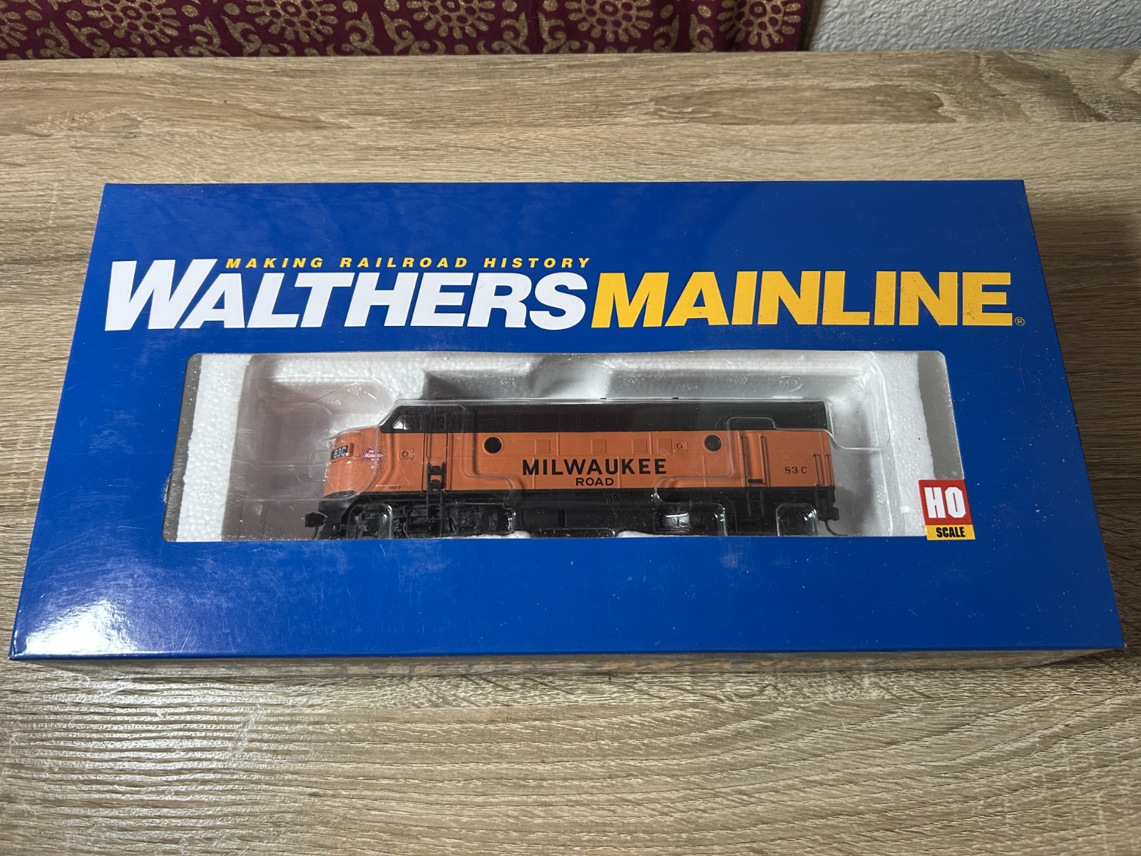 Walthers Mainline HO Scale EMD F7A Diesel Locomotive, Milwaukee Road #83C