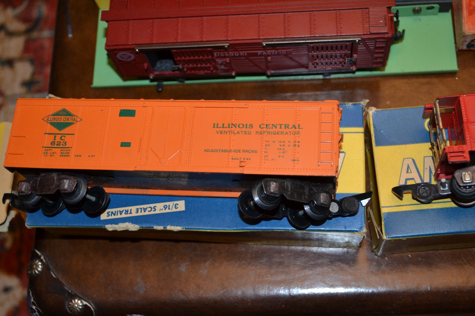 1950s-60s Vintage American Flyer Gilbert Trains Set & Tracks!