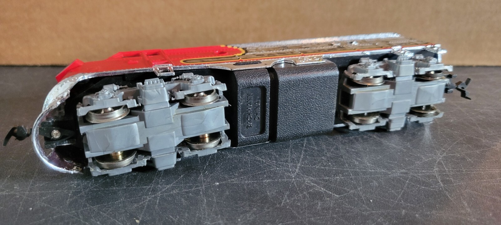 ENG 2F HO Locomotive ENGINE Santa Fe 307 Silver Red swes3