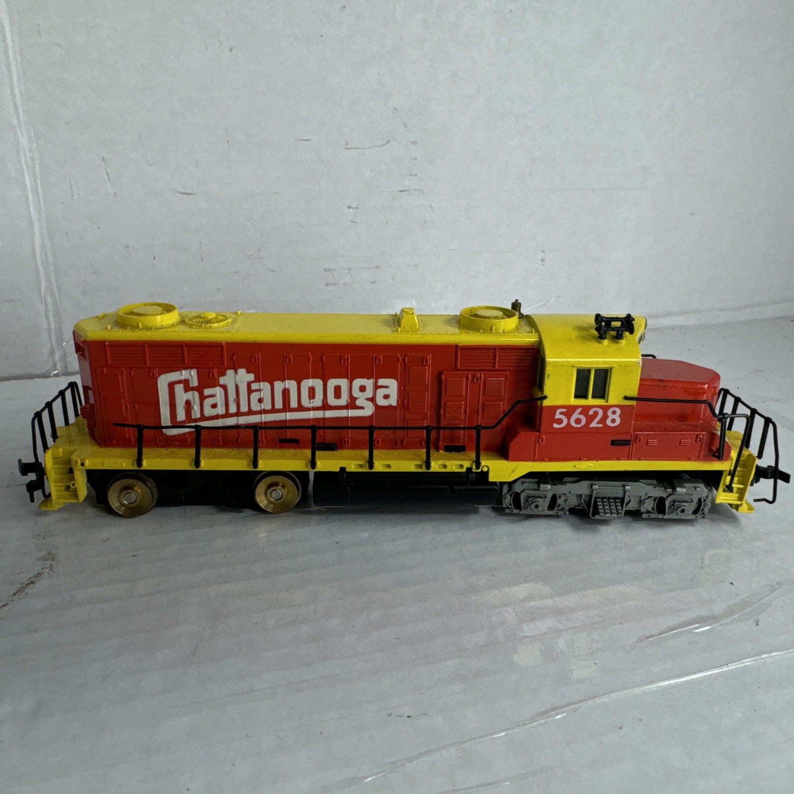 Tyco Ho Scale Gp20 Chattanooga #5628 Diesel Locomotive For Train Set Layout
