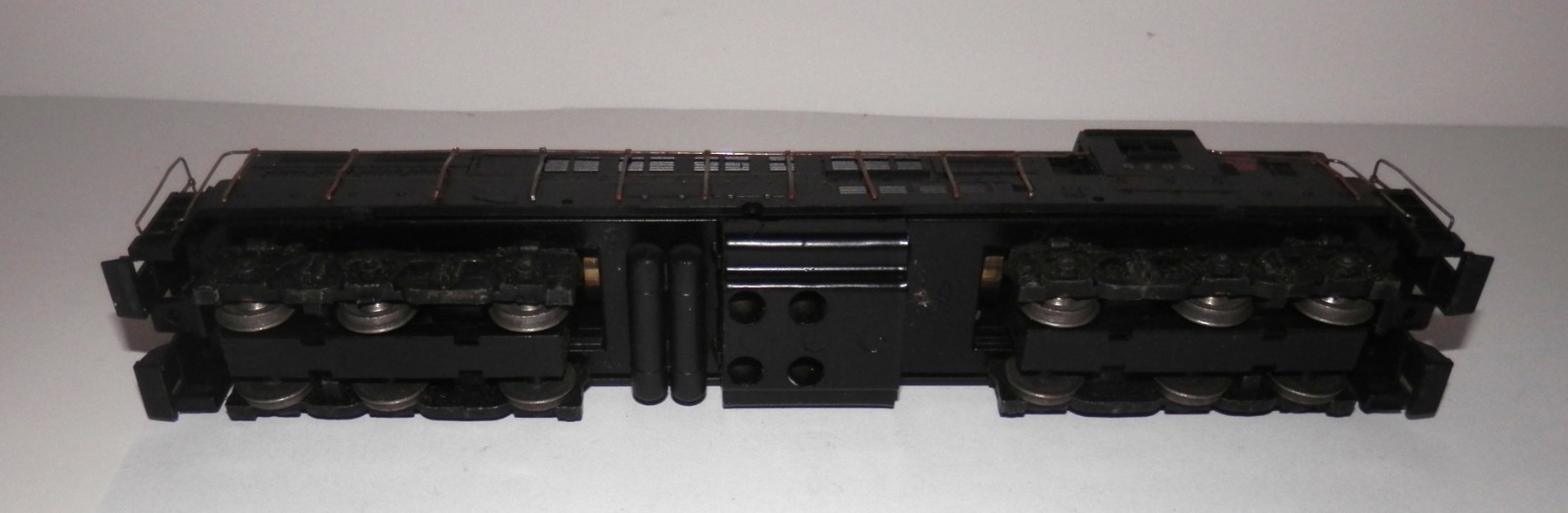 Athearn HO Scale POWERED Pennsylvania 8704 Trainmaster Diesel Loco #4305