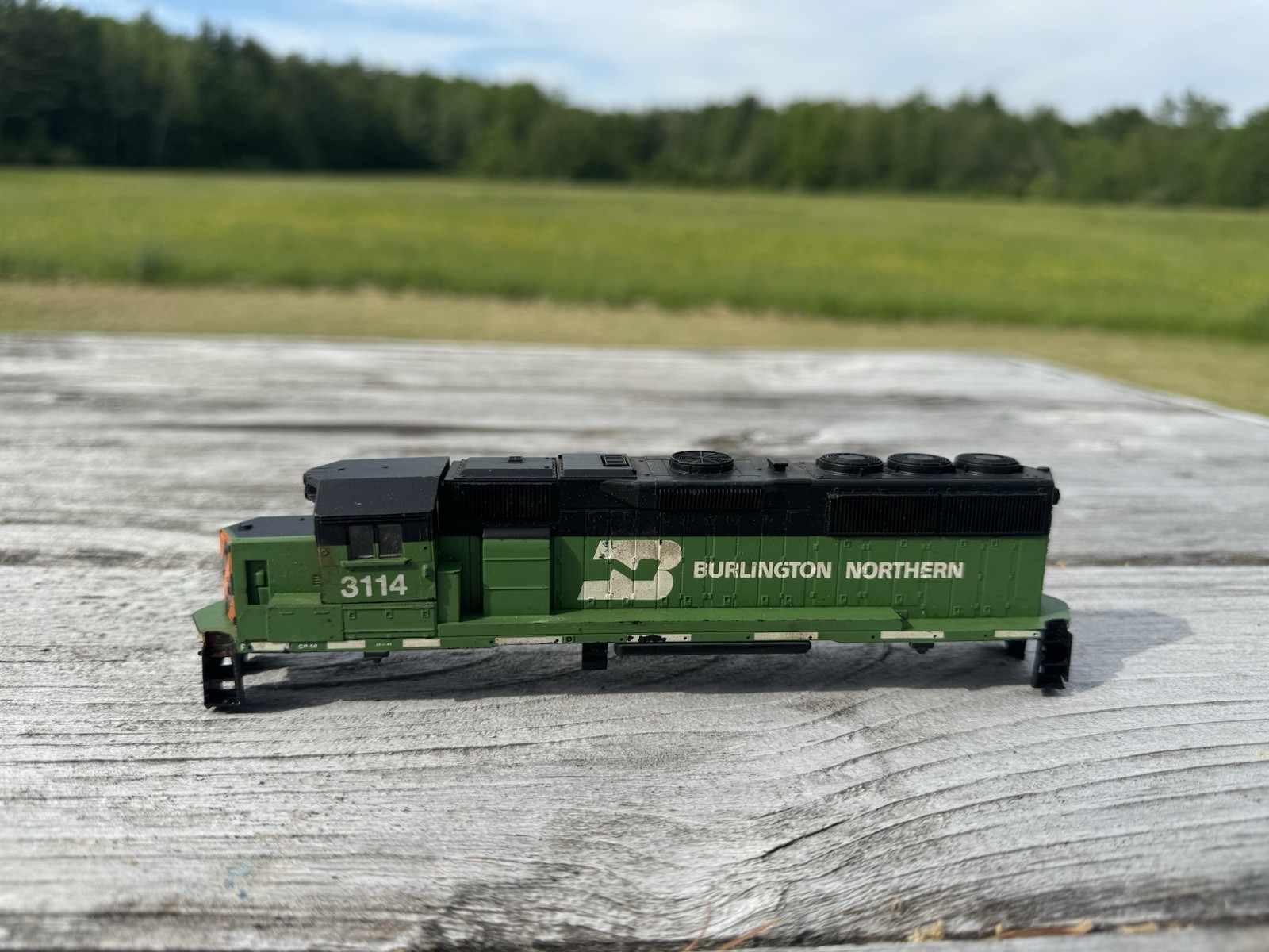 Burlington Northern GP50 Diesel Locomotive SHELL HO Scale