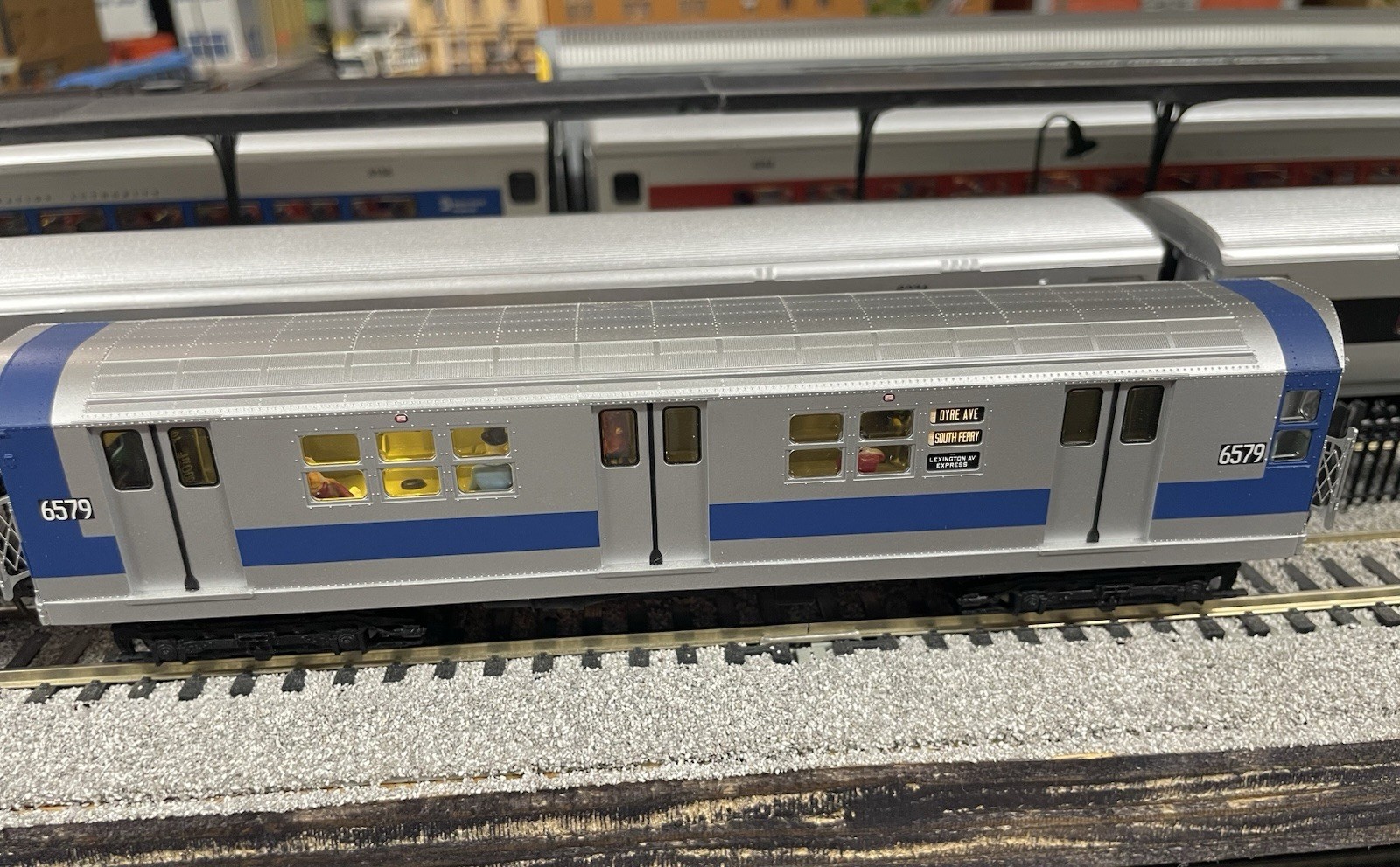 MTH HO R-17 4-car Subway Set DCC&SOUND Northbound