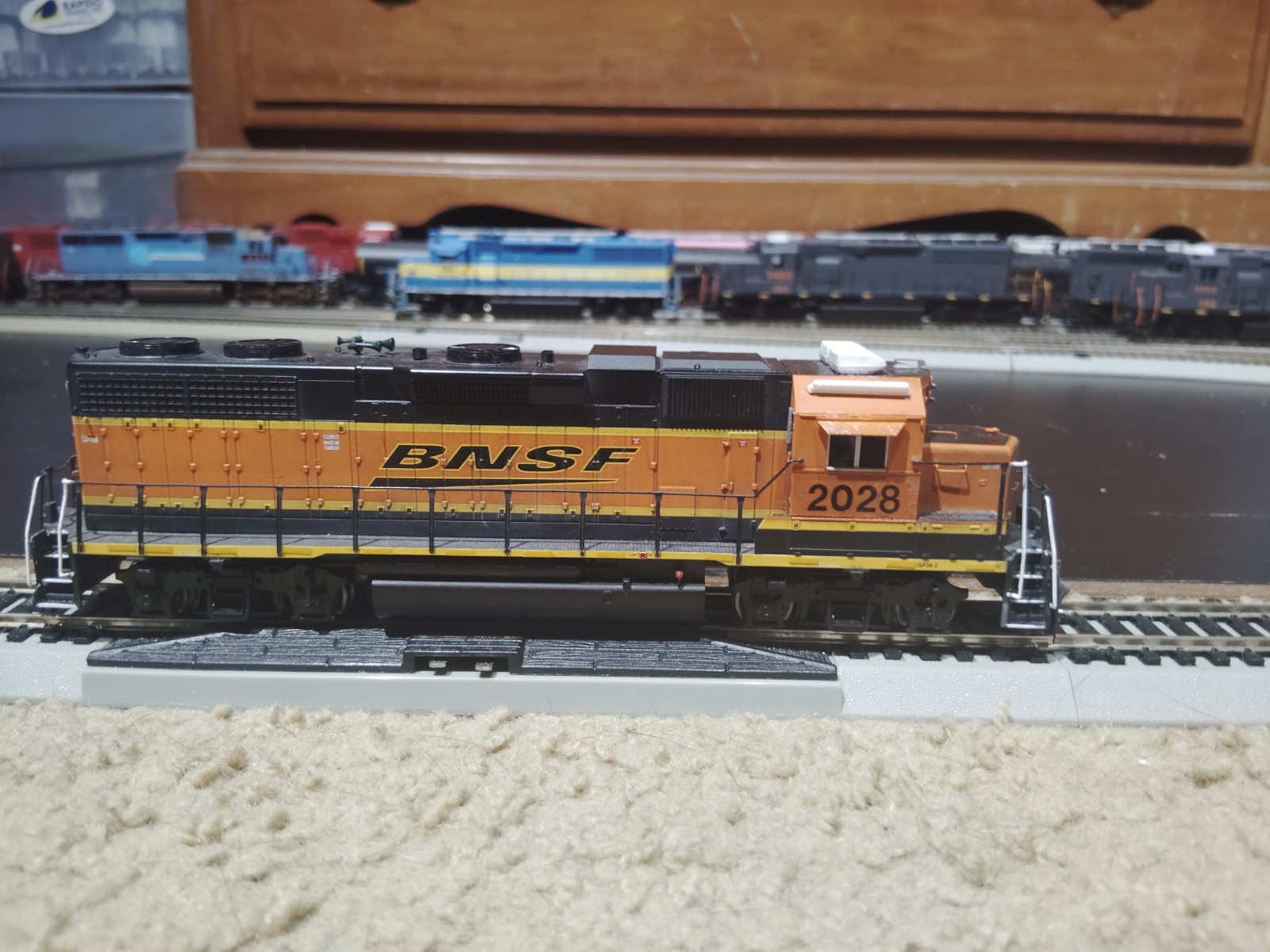 HO Atlas BNSF GP38 DCC With Sound ESU 2028