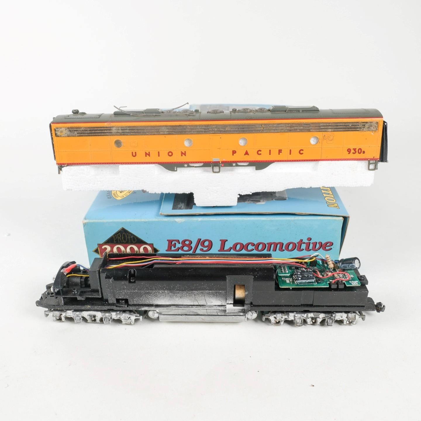 Proto 2000 HO Scale Union Pacific UP #930B E8/9 Diesel Locomotive DC