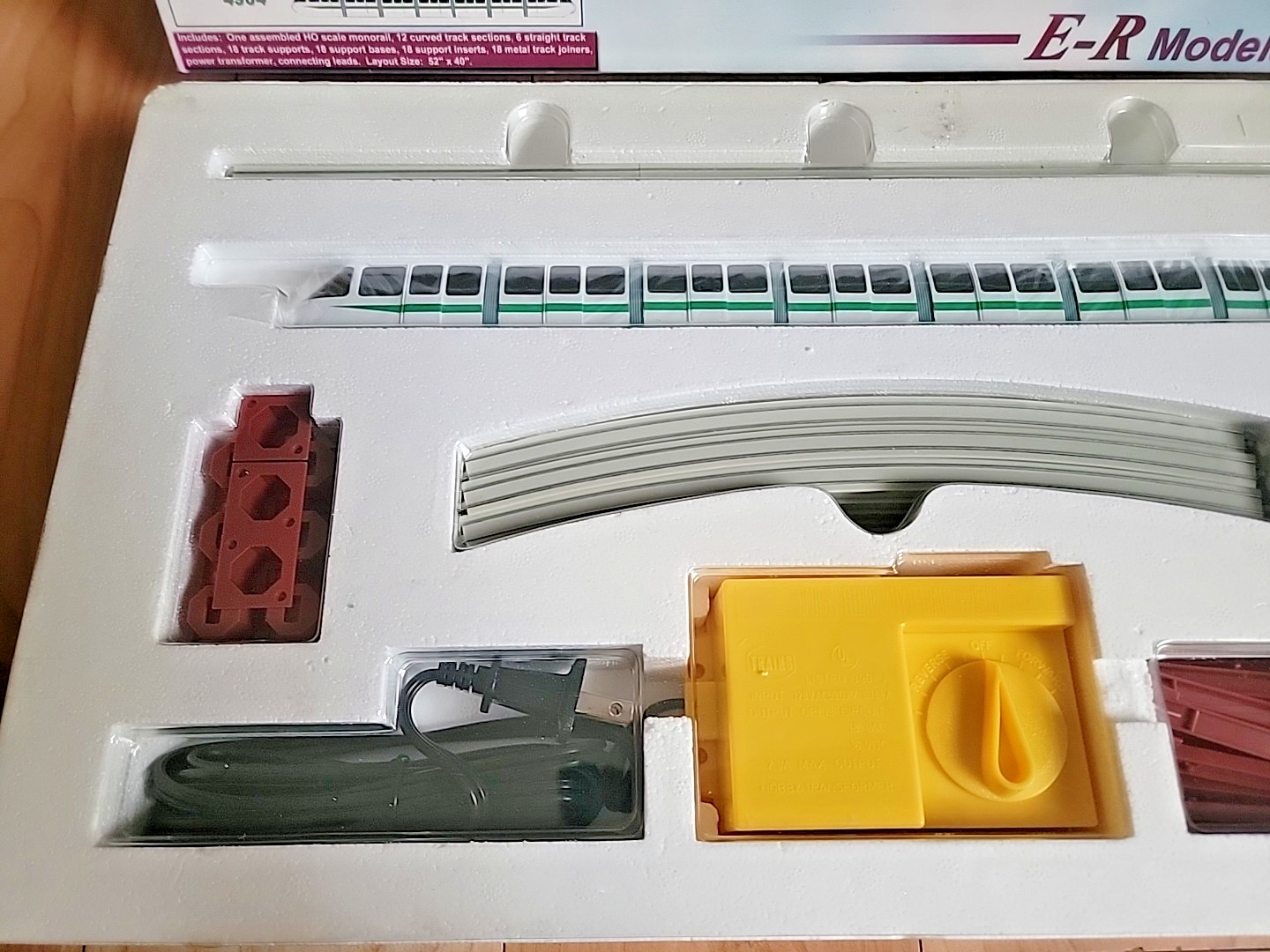 E-R Models Monorail GREEN Stripe #4901 HO Scale — Complete NEW READ