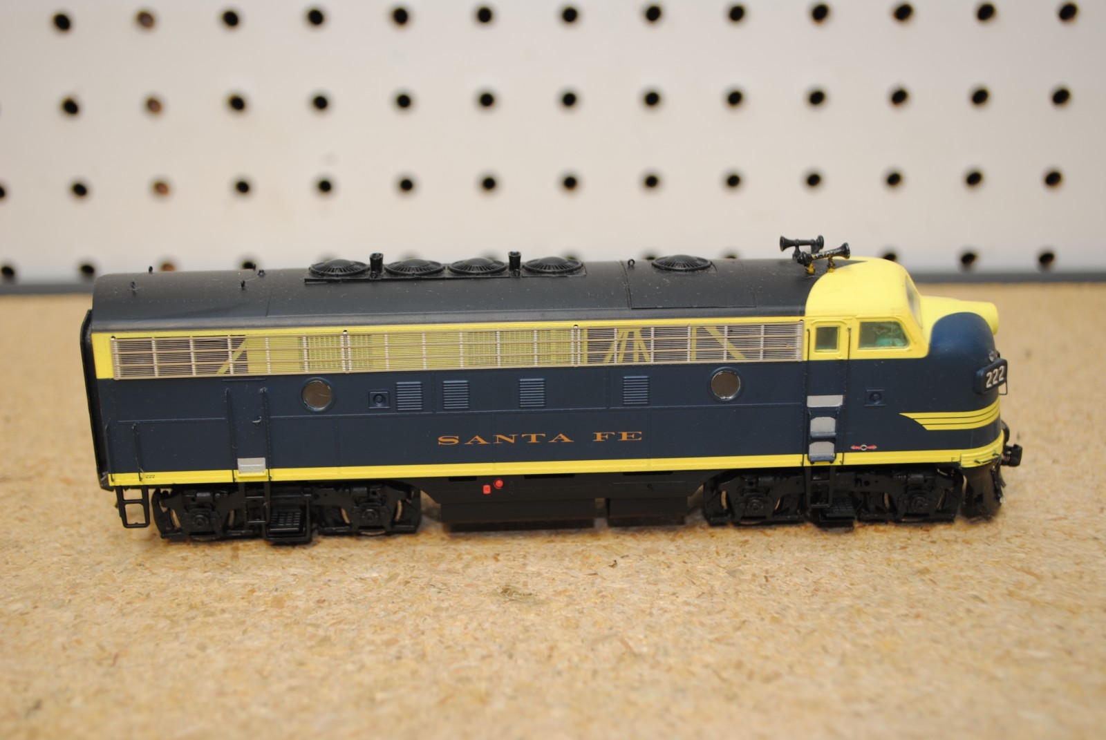 InterMountain Railway Co. 49026-08 ATSF Santa Fe #222 EMD F7A Diesel Loco HO