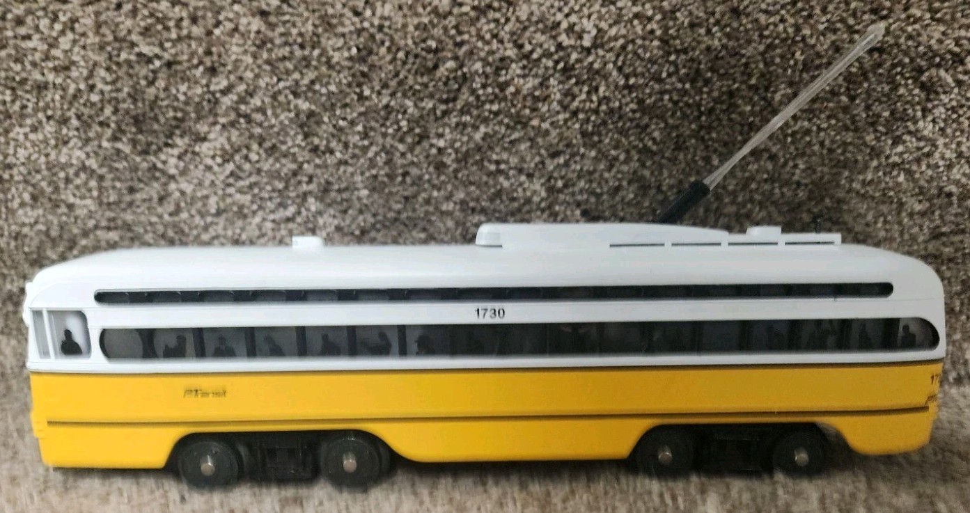 MTH RailKing 30-5121-1 PA Transit PCC electric street car *for parts*