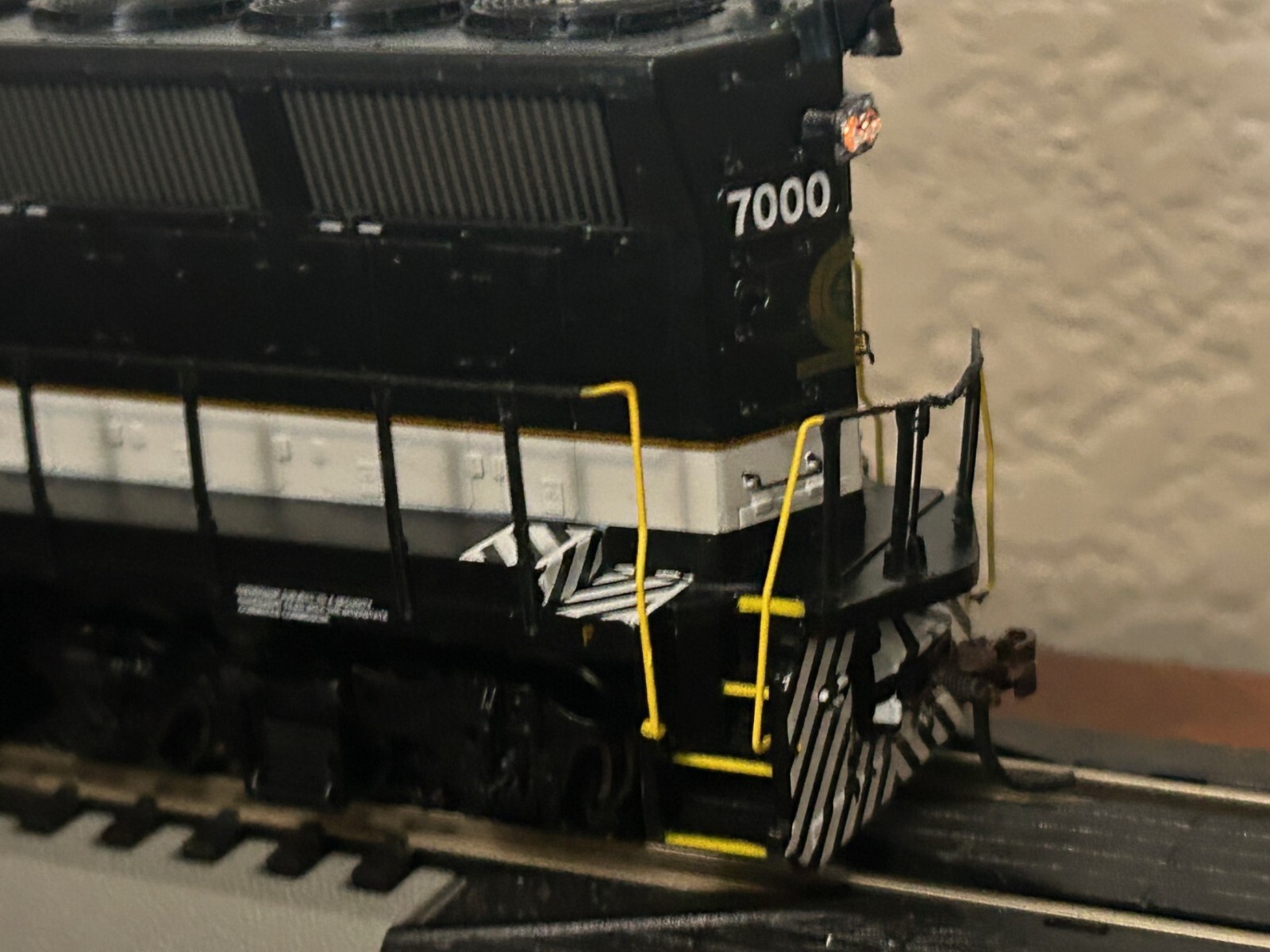 SOUTHERN GP40X HIGH HOOD LOCO DC/DCC ready – HO Scale ” GOLD ” LETTERS NEW OOP