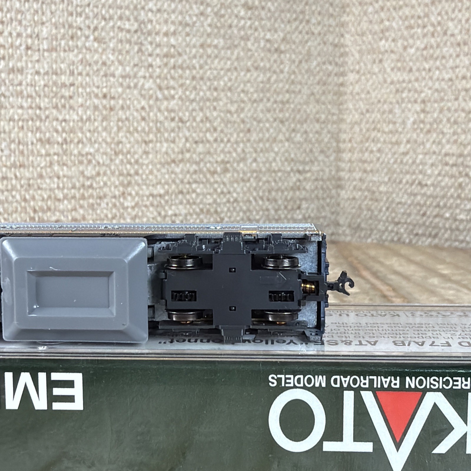 KATO 176-2215 ATSF Santa Fe Yellowbonnet Freight EMD F7B Diesel N Scale