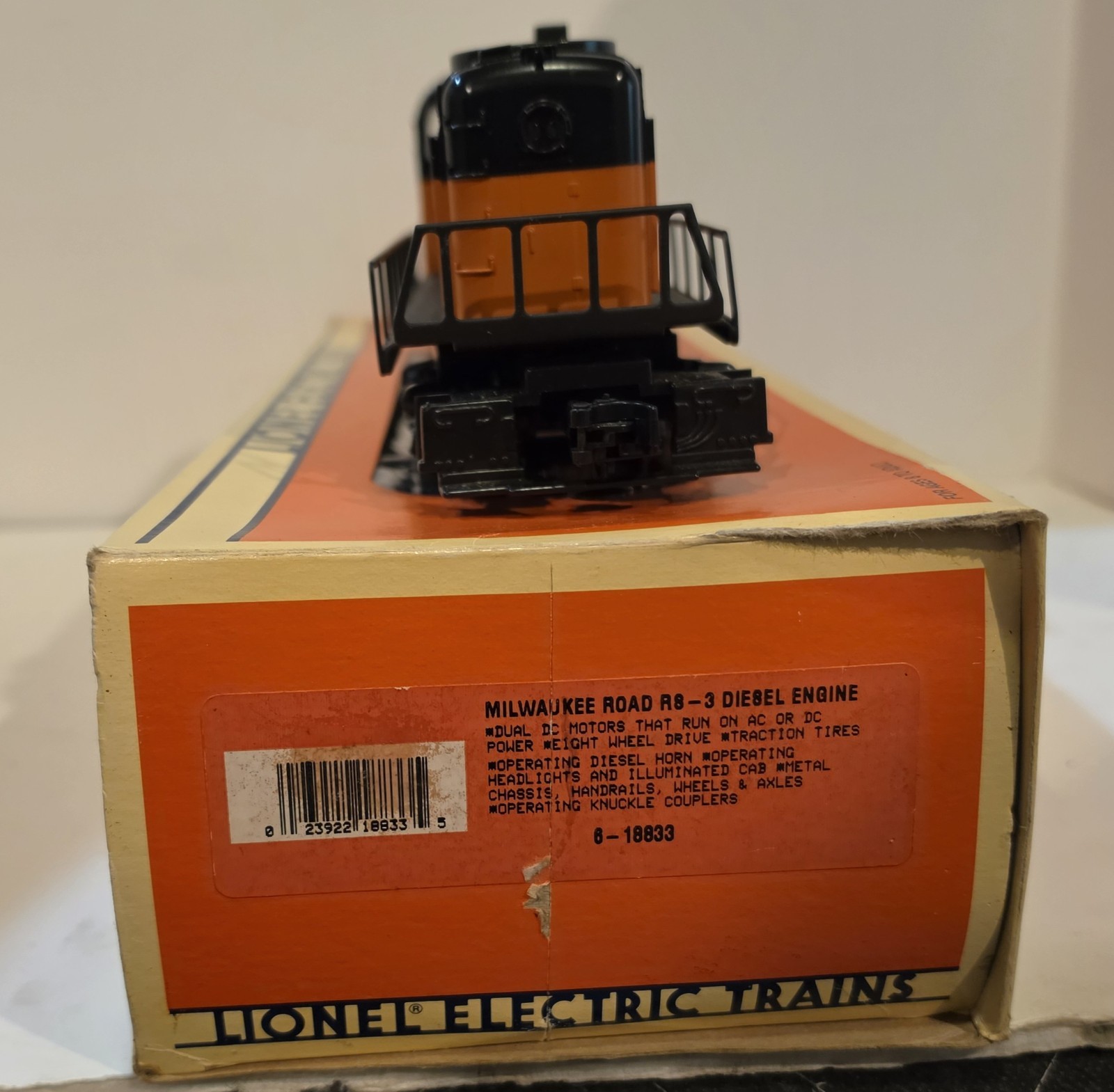 Lionel 6-18833 Milwaukee Road RS-3 Diesel Locomotive 3-rail O Gauge Original Box