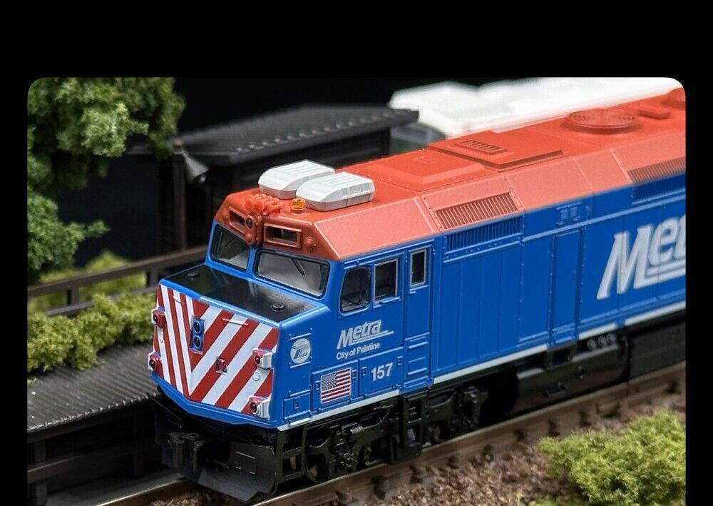 KATO 176-9107 F40PH Chicago Metra #157 City of Palatine Locomotive N gage