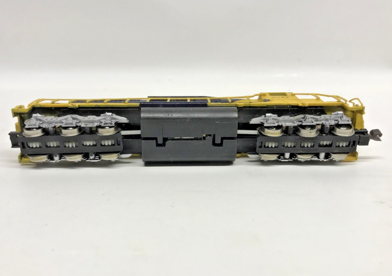 N Gauge Bachmann SD 40-2 Diesel Locomotive Santa Fe 5043 with Blinking Light
