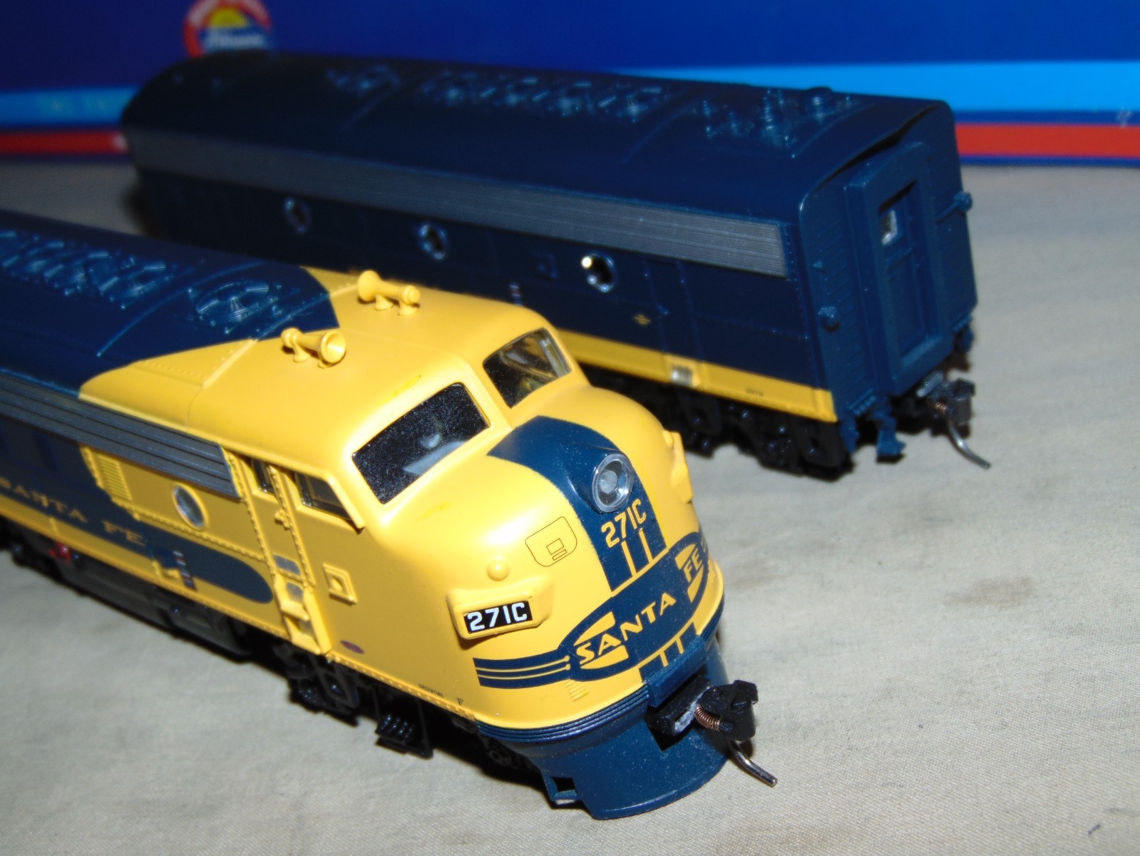 ATHEARN HO 80390 SANTA FE F7A + F7B DIESEL SET. A IS POWERED B IS NONPOWER DUMMY