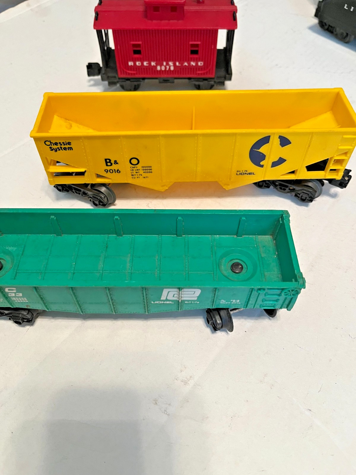 Lionel Train Set #239 die cast metal Locomotive, Tender and 3 freight cars-RUNS