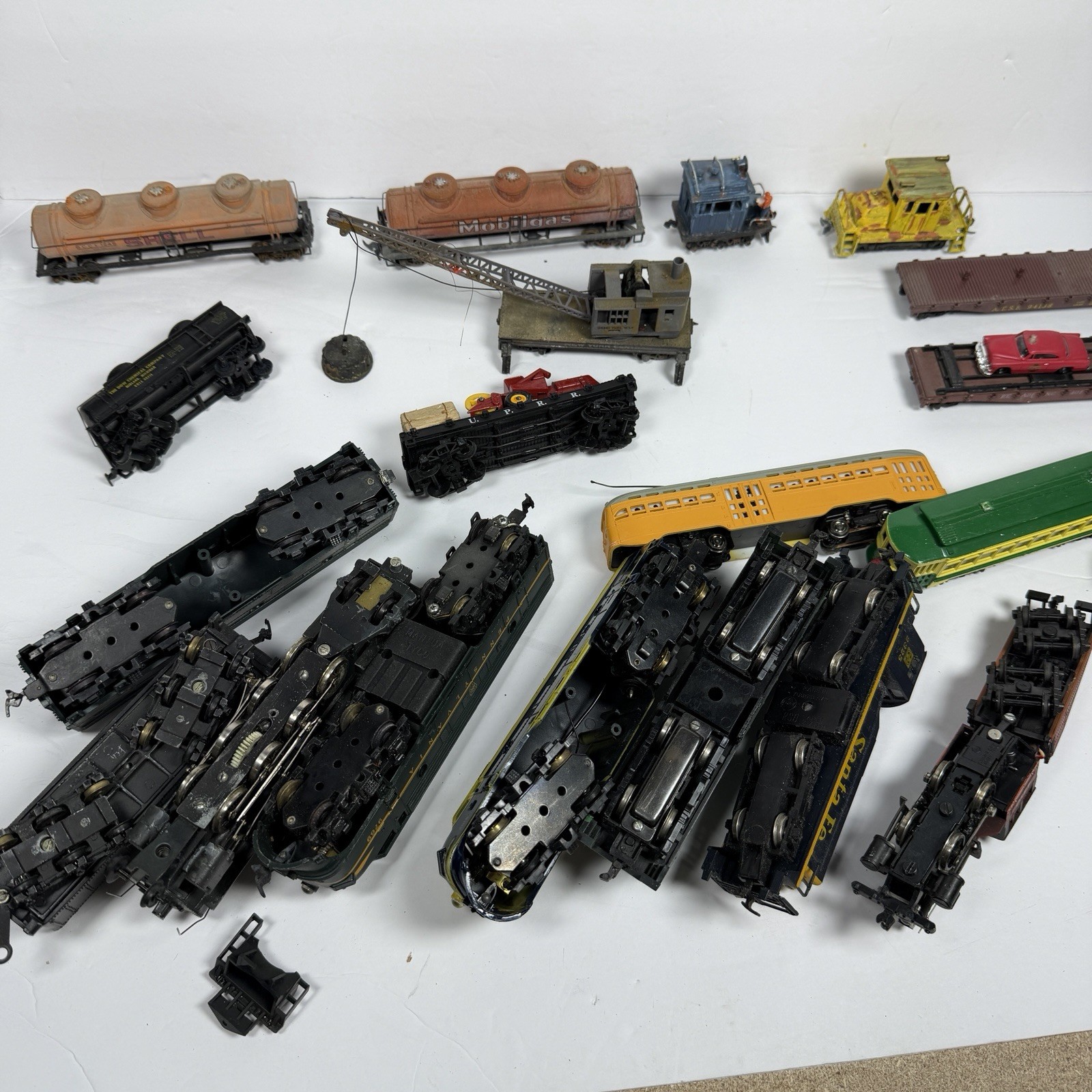 LOT OF HO Scale Engines Locomotives Caboose various – Untested For Parts Repair