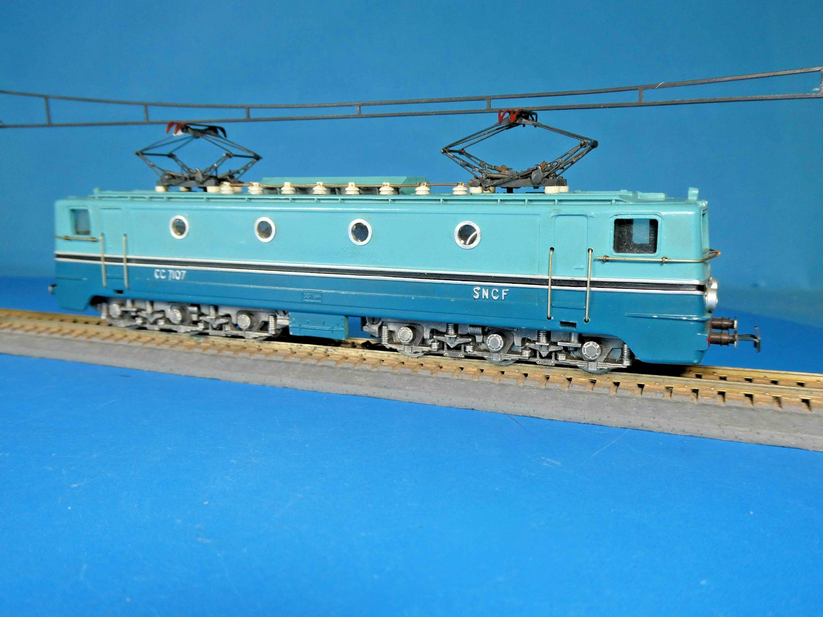 GERARD TAB SNCF CC 7107 ELECTRIC LOCO-1955 CAST METAL-HO 3RAIL DC-RECORD HOLDER